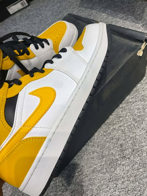 Giày Casual Chính Hãng - Nike Jordan 1 Mid 