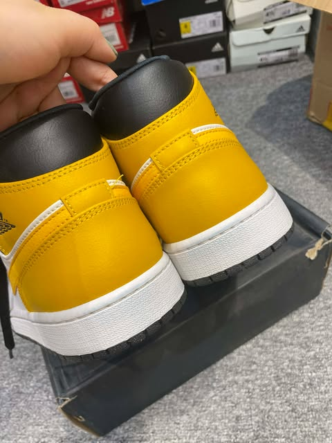 Giày Casual Chính Hãng - Nike Jordan 1 Mid 