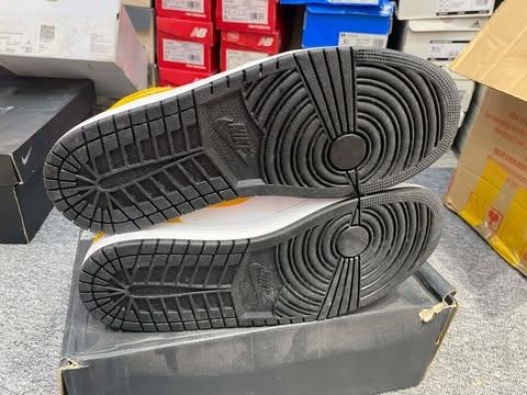 Giày Casual Chính Hãng - Nike Jordan 1 Mid 