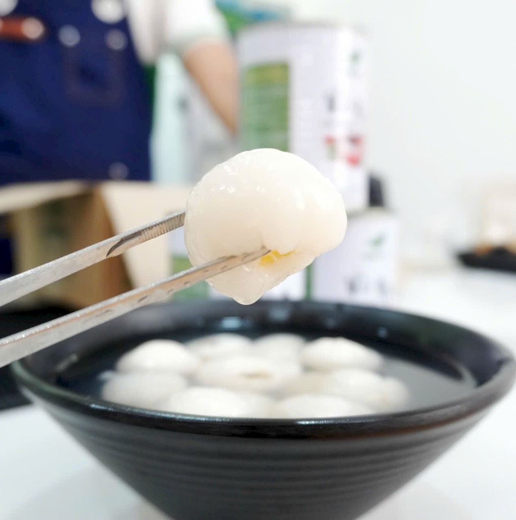 Vải ngâm Hoàng Gia lon 565g
