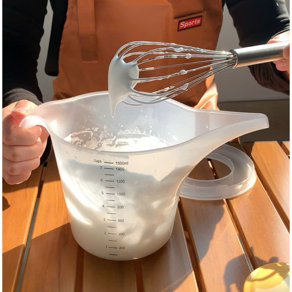 Ca nhựa đánh trứng và kem có nắp 1,5L