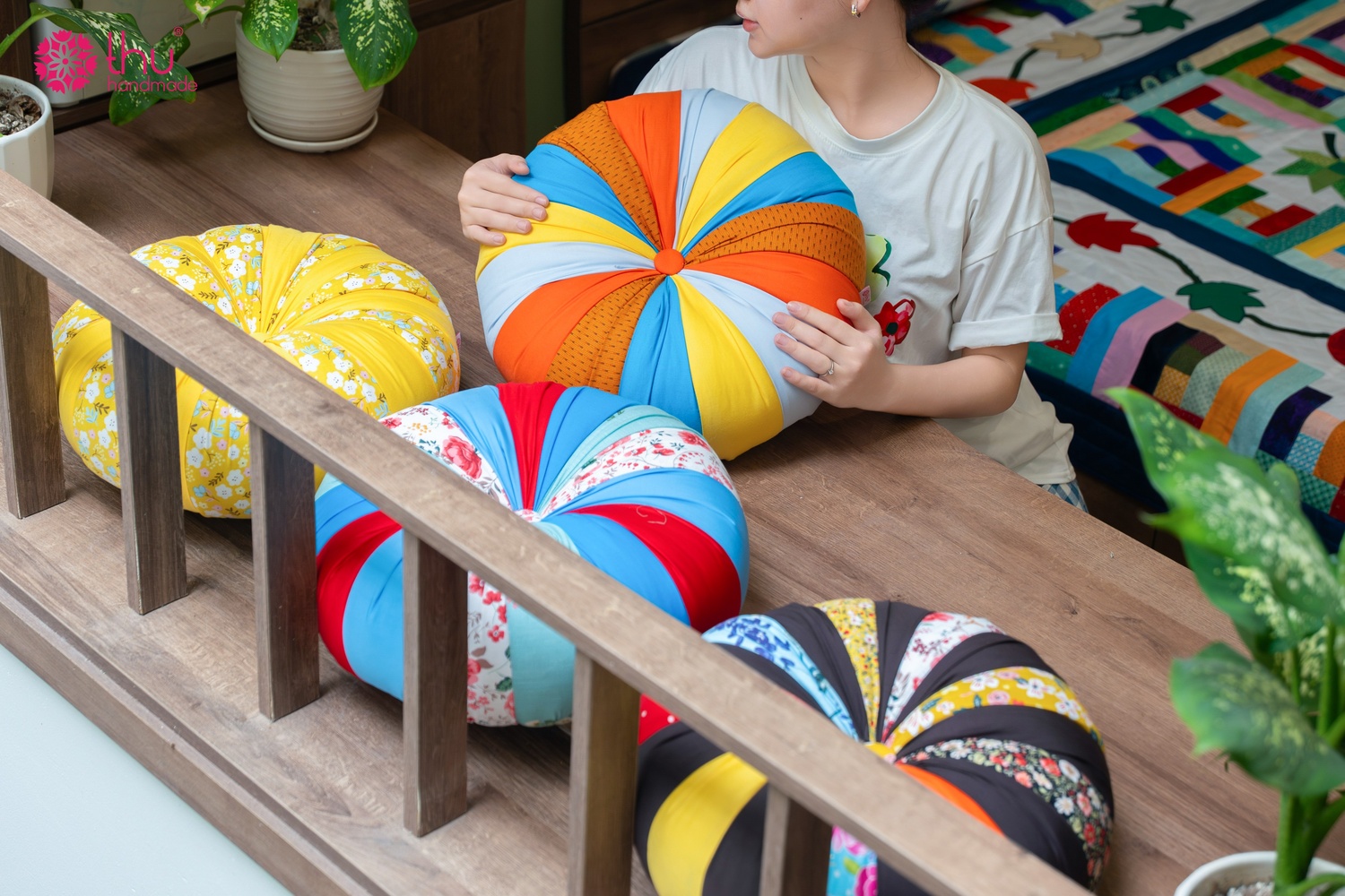 Gối bí Thu Handmade và câu chuyện biến một món đồ decor thành liệu pháp chữa lành