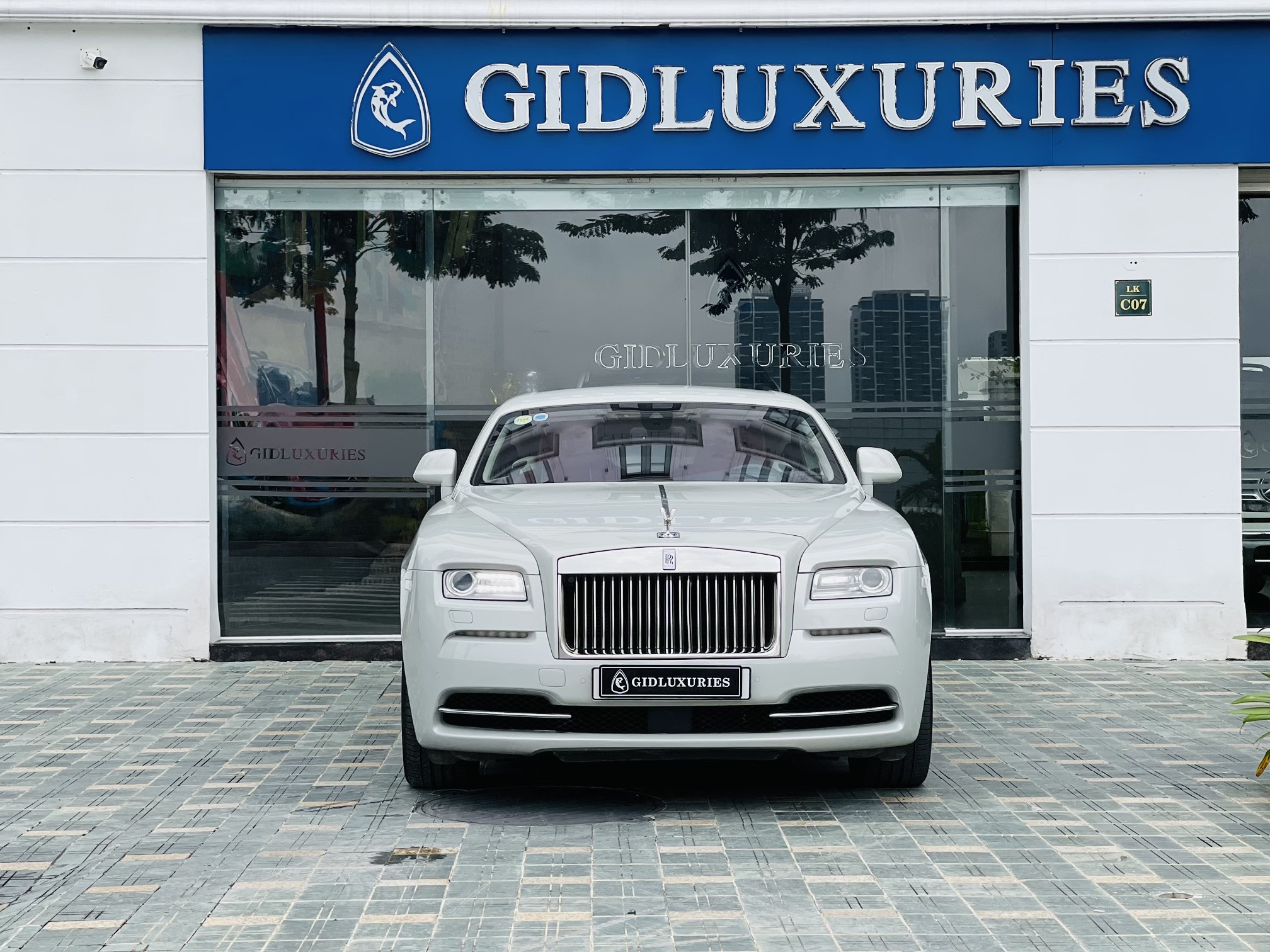 RollsRoyce bán được trên 4000 chiếc xe năm 2014