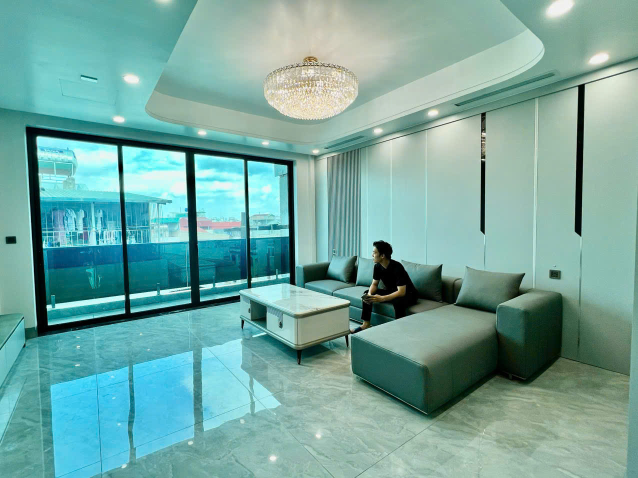 Bán nhà Nguyễn Văn Cừ, gần chợ Gia Lâm, 6 tầng, DT 70m2, MT 5.2m, 4PN, có thang máy