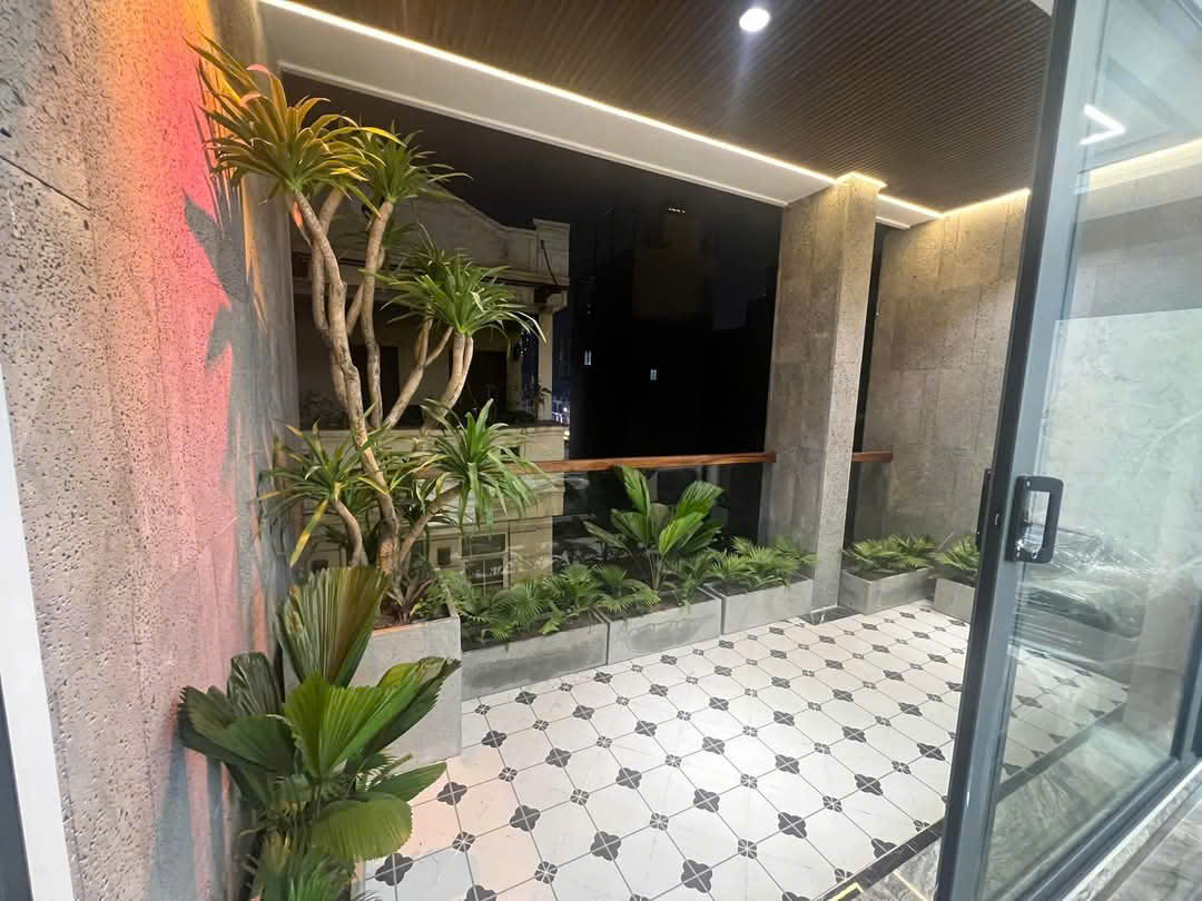 Bán nhà mặt ngõ Nguyễn Văn Cừ, 8 tầng, DT 100m2, MT 5m, có thang máy, ĐÃ BÁN