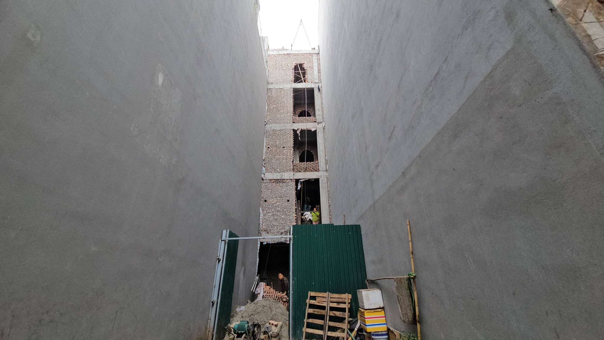 Bán đất phố Cầu Bây, gần Tiểu học Vũ Xuân Thiều, DT 43m2, MT 3.7m, ô tô 7 chỗ vào nhà