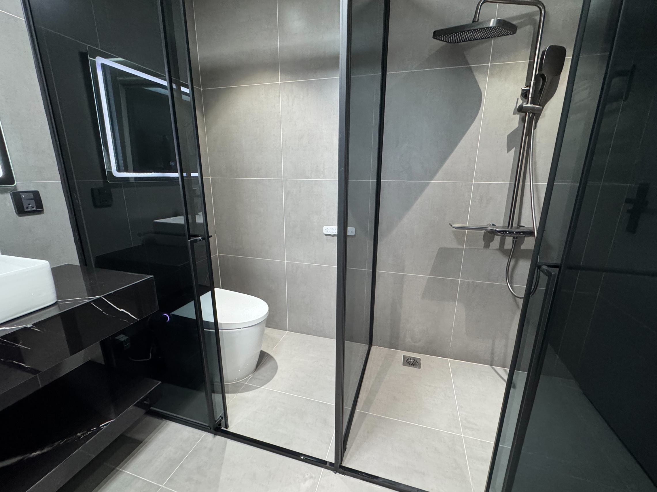 Bán nhà mặt ngõ Nguyễn Thời Trung, Thạch Bàn, 8 tầng, DT 90m2, MT 5m, 5PN, full nội thất