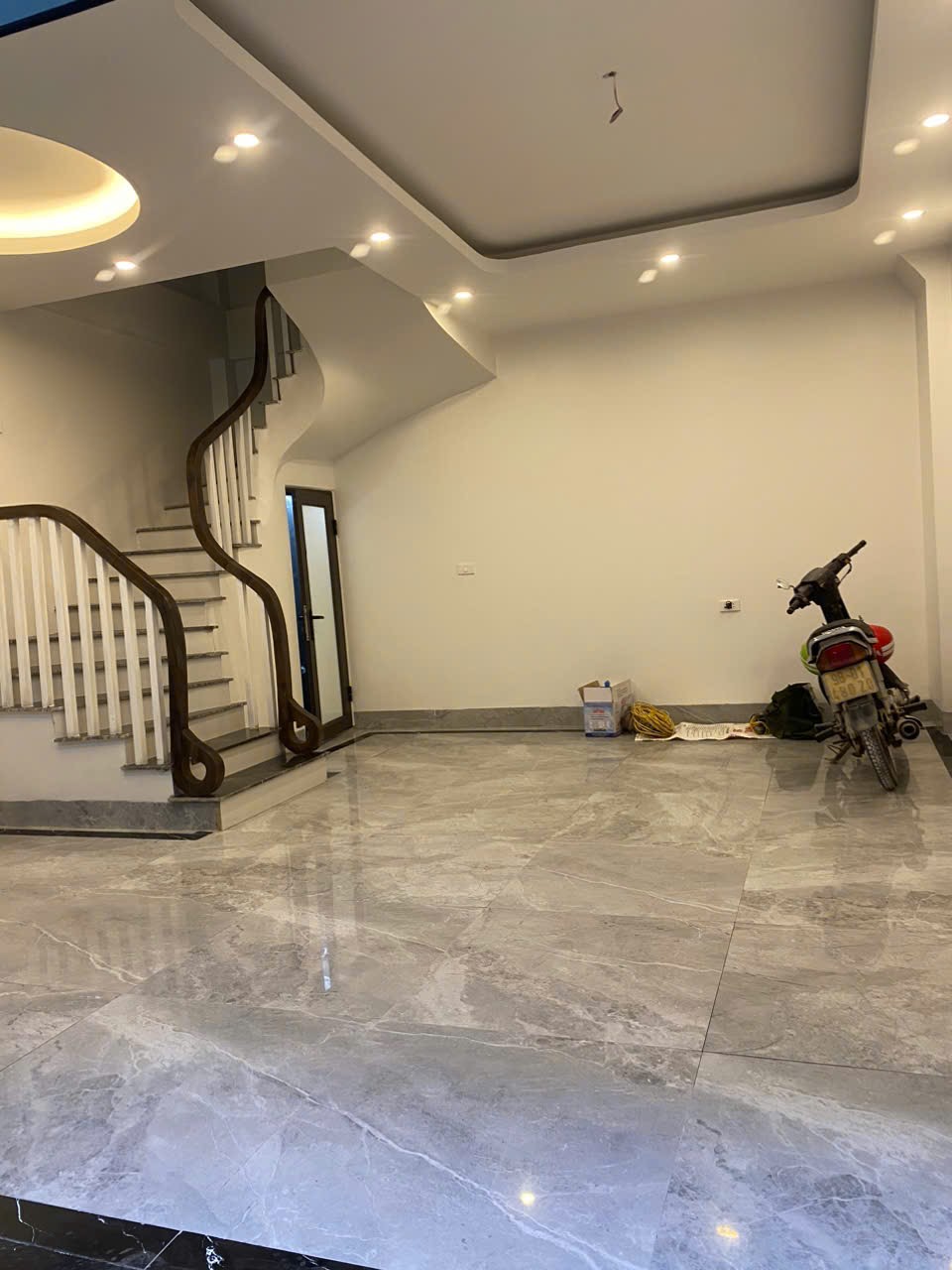 Bán nhà ngõ 134 phố Thạch Bàn, 5 tầng, DT 33m2, MT 4.5m, 3 phòng ngủ, SĐCC, 2025