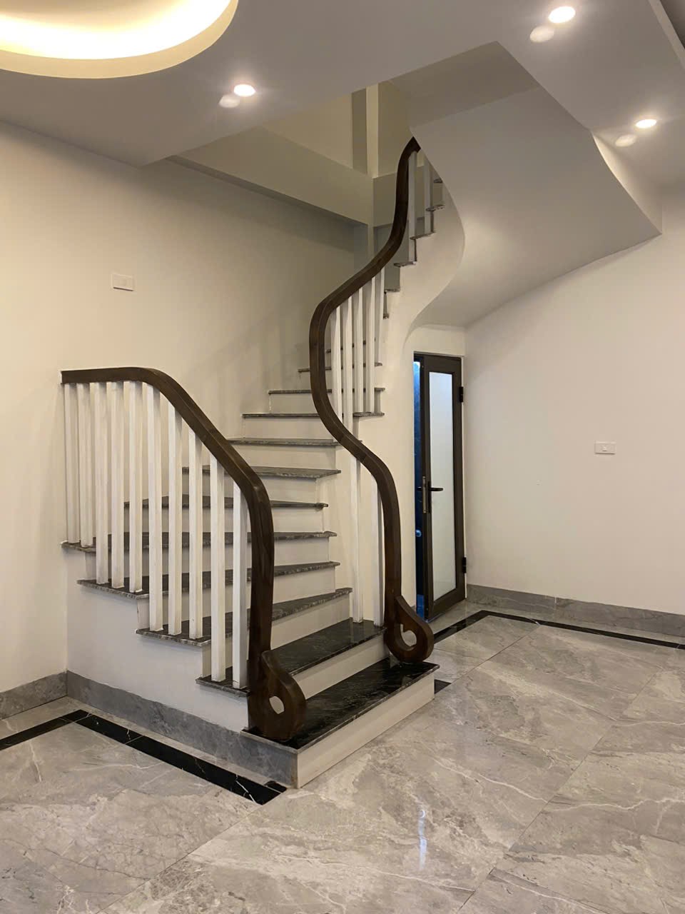 Bán nhà ngõ 134 phố Thạch Bàn, 5 tầng, DT 33m2, MT 4.5m, 3 phòng ngủ, SĐCC, 2025