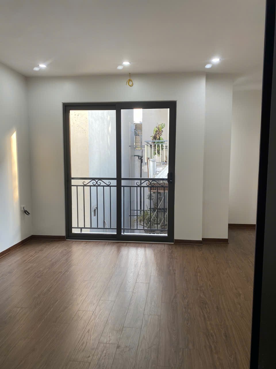 Bán nhà ngõ 134 phố Thạch Bàn, 5 tầng, DT 33m2, MT 4.5m, 3 phòng ngủ, SĐCC, 2025