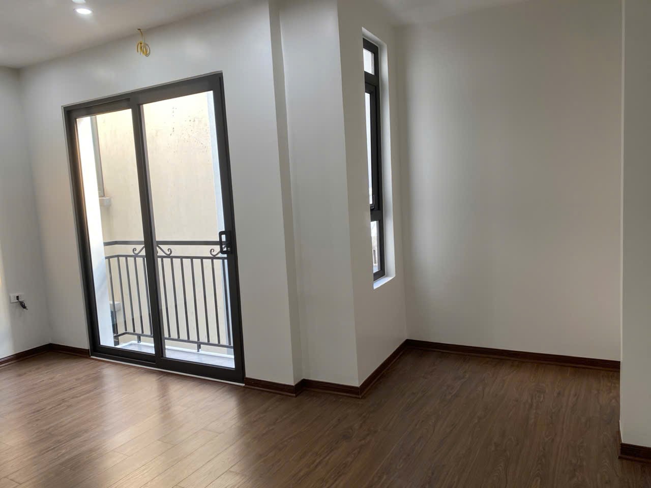 Bán nhà ngõ 134 phố Thạch Bàn, 5 tầng, DT 33m2, MT 4.5m, 3 phòng ngủ, SĐCC, 2025