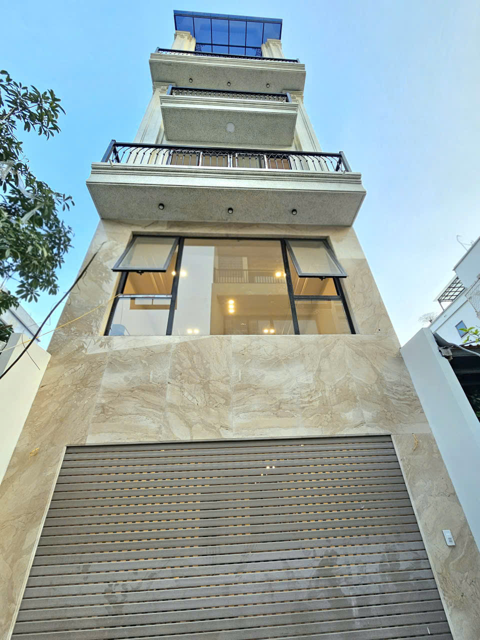 Bán nhà phố Lâm Hạ, gần hồ Hàng Không, 7 tầng, DT 68m2, MT 5m, 4PN, full nội thất