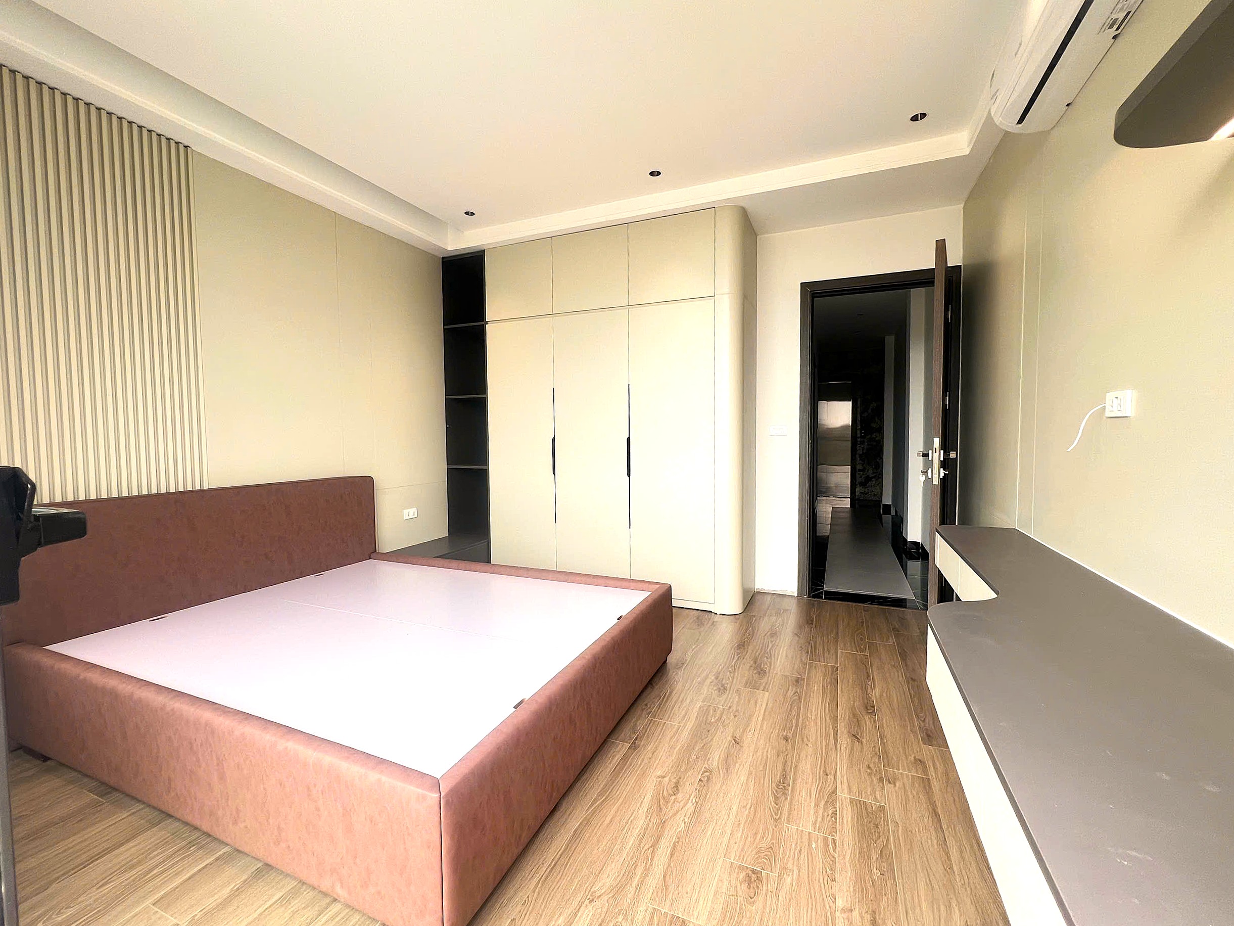 Bán nhà mặt ngõ Nguyễn Thời Trung, Thạch Bàn, 6 tầng, DT 53m2, MT 4m, tiện kinh doanh