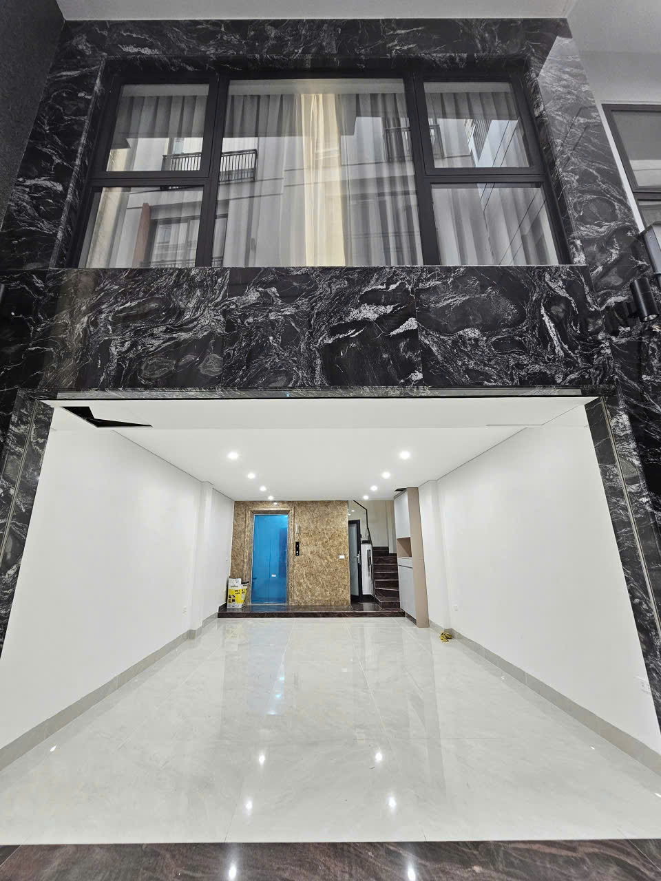 Bán nhà phố Gia Thượng, Ngọc Thụy, 7 tầng, DT 50m2, MT 4.5m, 3PN, có thang máy, gara