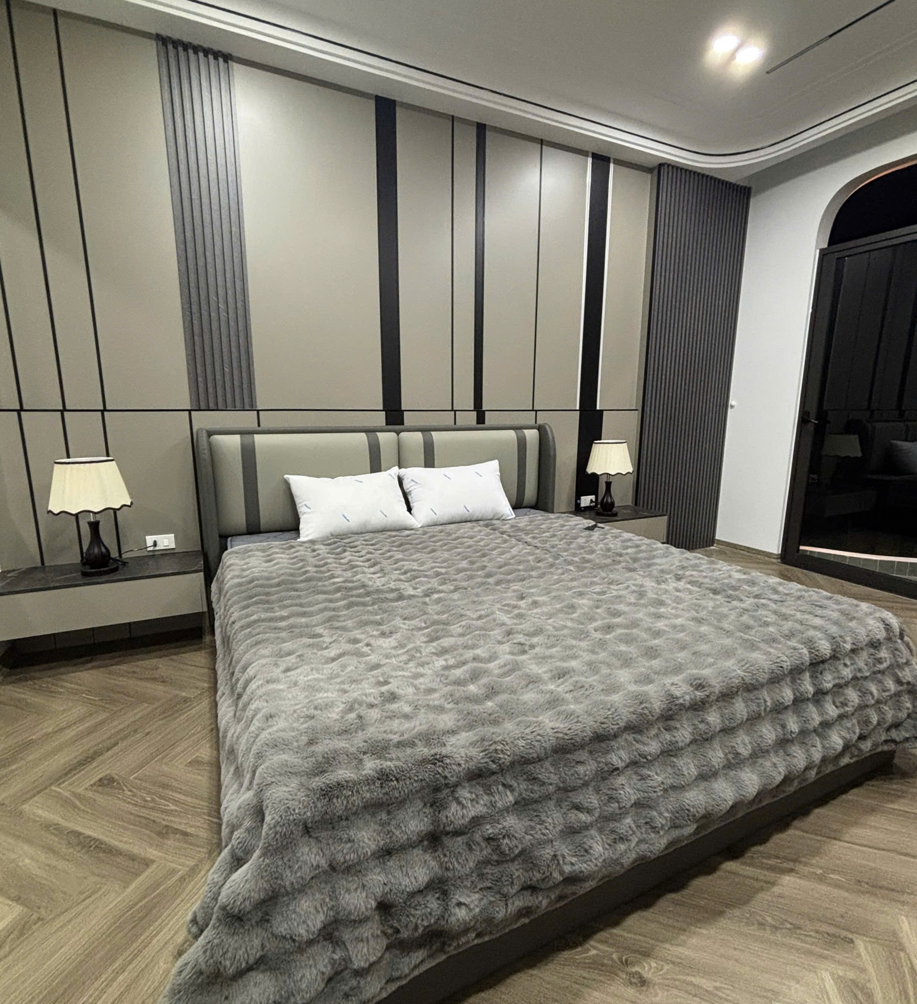 Bán nhà phố Nguyễn Văn Cừ, Gia Thụy, 7 tầng, DT 48m2, MT 4m, 4PN, thang máy, gara ô tô