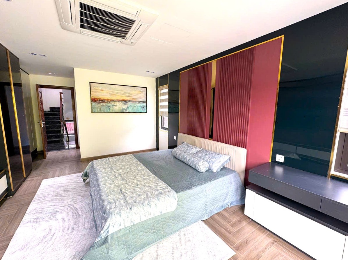 Bán nhà phân lô Nguyễn Văn Cừ, Gia Thụy, 8 tầng, DT 47m2, MT 4m, 4PN, Full nội thất