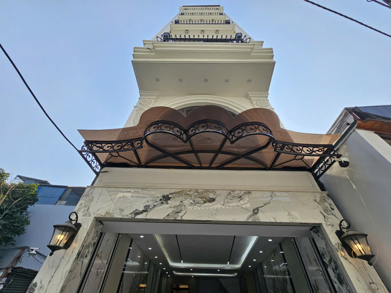 Bán nhà Ngõ 204 Cổ Linh, gần Aeon Mall, 7 tầng, DT 61m2, MT 4m, 4PN, có thang máy, gara