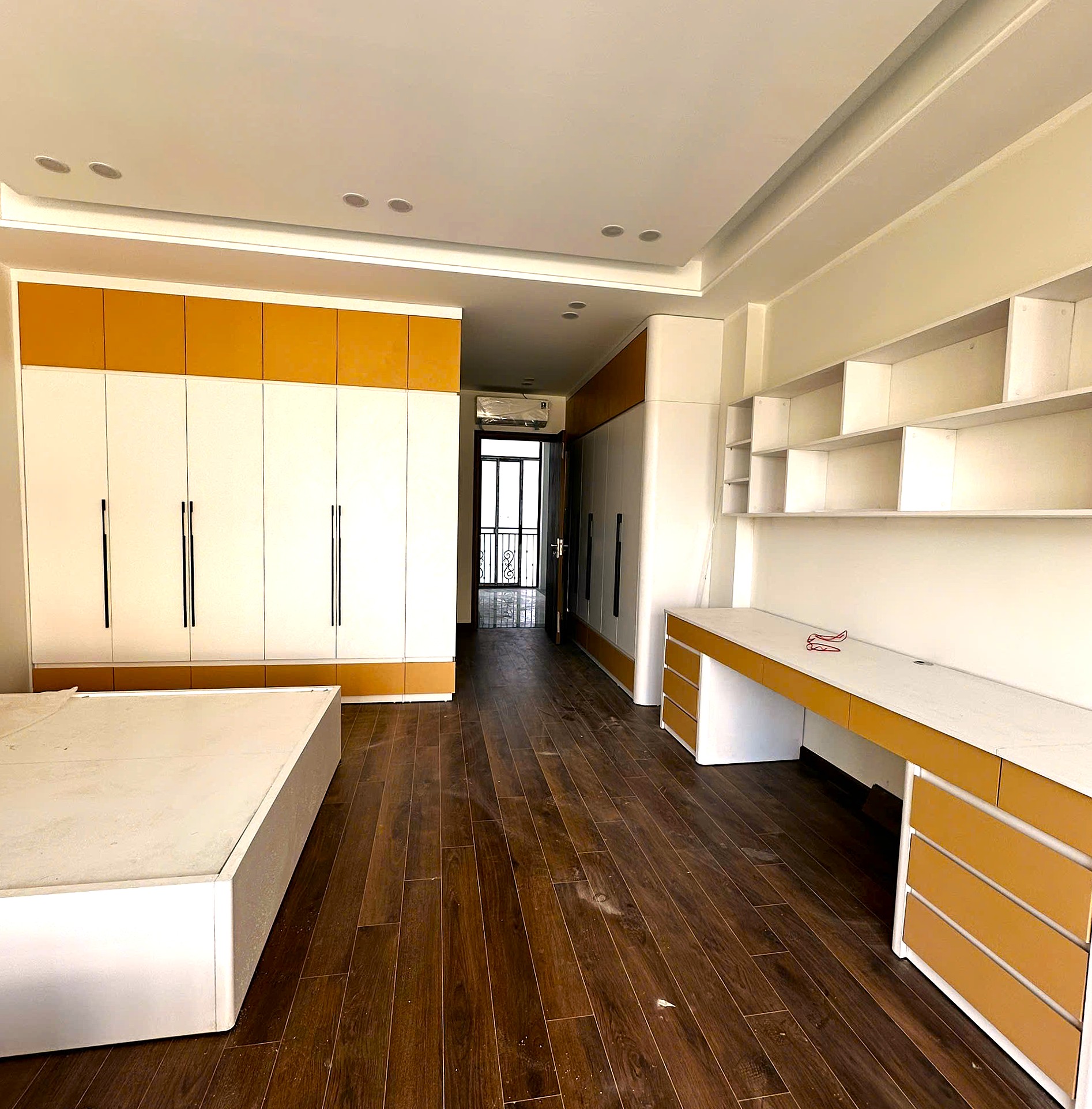 Bán nhà phố Lâm Hạ, gần hồ Hàng Không, 7 tầng, DT 68m2, MT 5m, 4PN, full nội thất