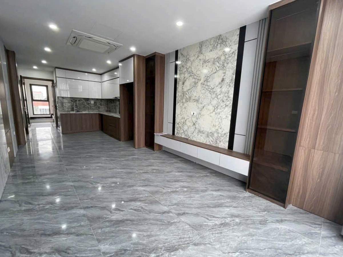 Bán nhà Ngõ 604 Ngọc Thụy, 6 tầng, DT 47m2, MT 3.4m, 3PN, thang máy, gara 2 ô tô