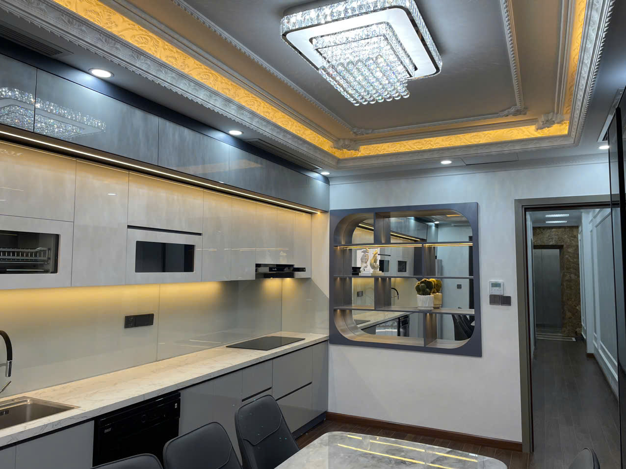 Bán nhà mặt ngõ phố Nguyễn Lam, gần Vinschool, 7 tầng, DT 65m2, MT 3.8m, 2025