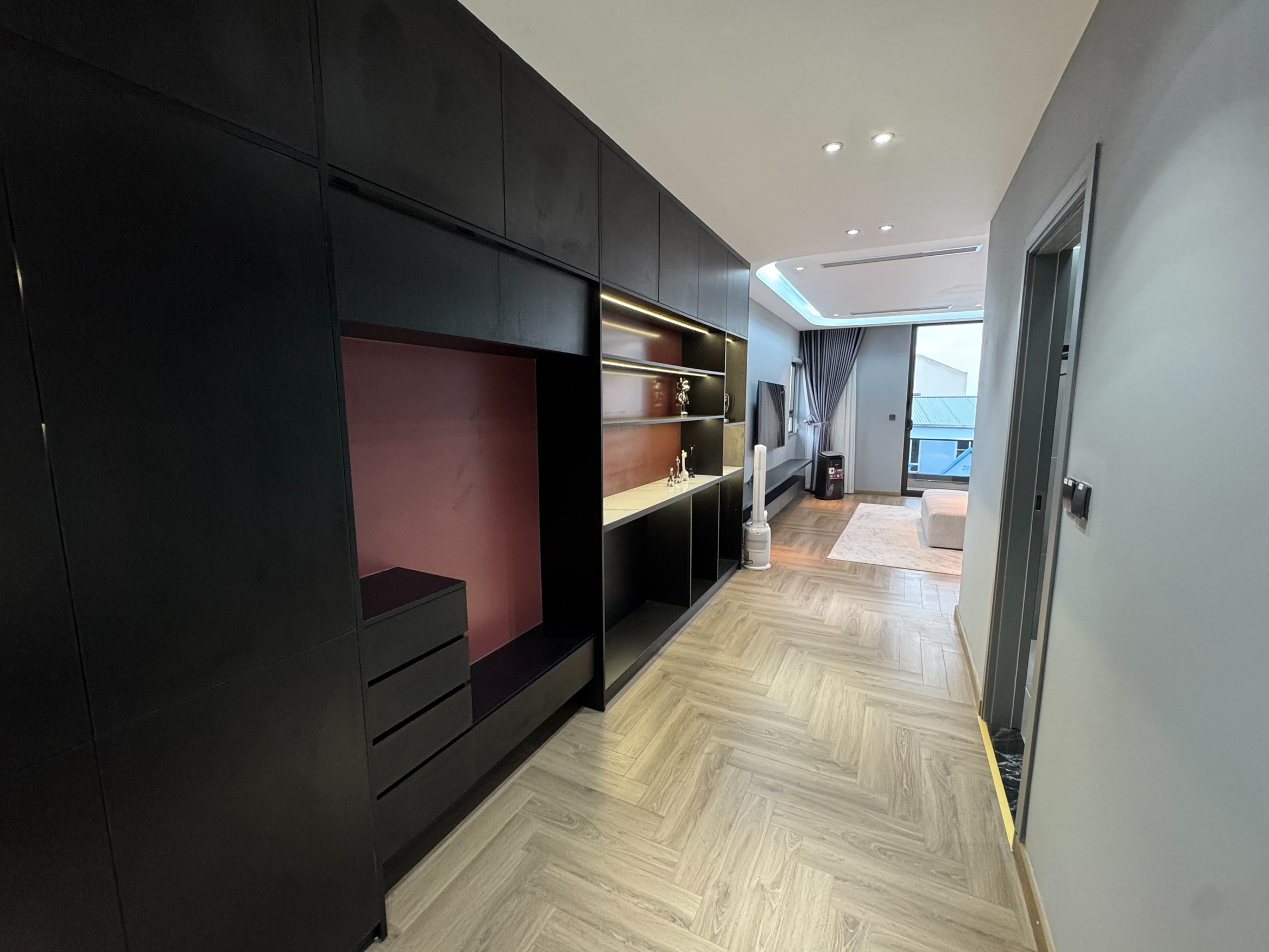 Bán nhà mặt ngõ Nguyễn Thời Trung, Thạch Bàn, 8 tầng, DT 90m2, MT 5m, 5PN, full nội thất