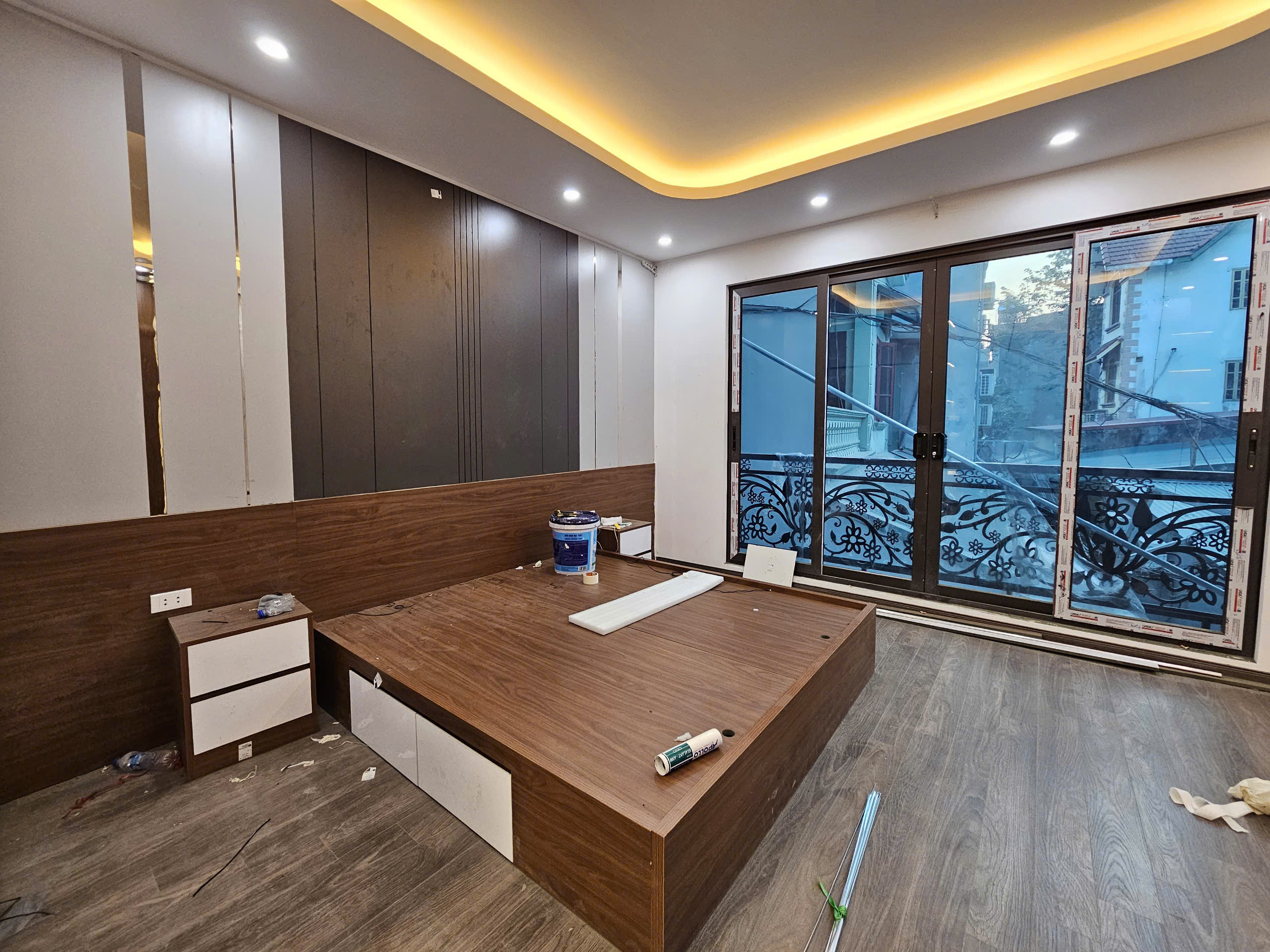 Bán nhà phố Thạch Bàn, Nhà 6 tầng, DT 39m2, MT 4.5m, 3PN, full nội thất, có thang máy, 2025