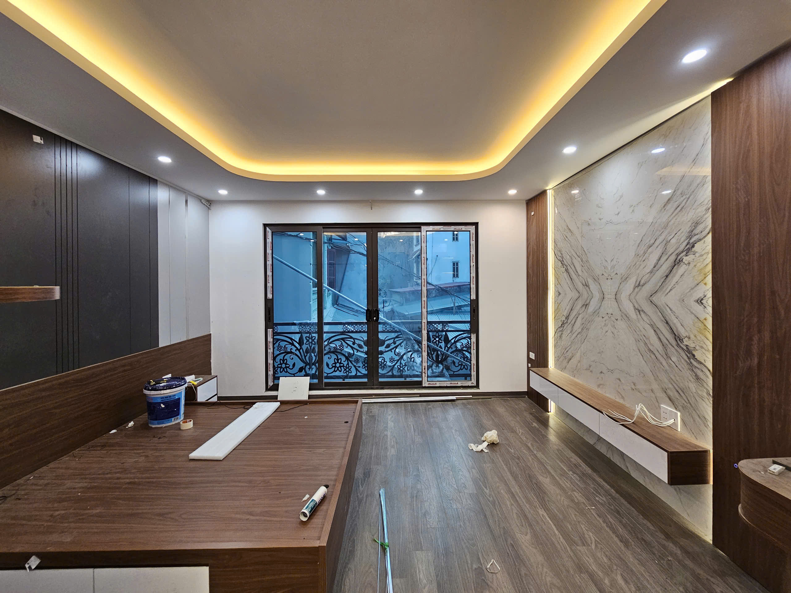 Bán nhà phố Thạch Bàn, Nhà 6 tầng, DT 39m2, MT 4.5m, 3PN, full nội thất, có thang máy, 2025