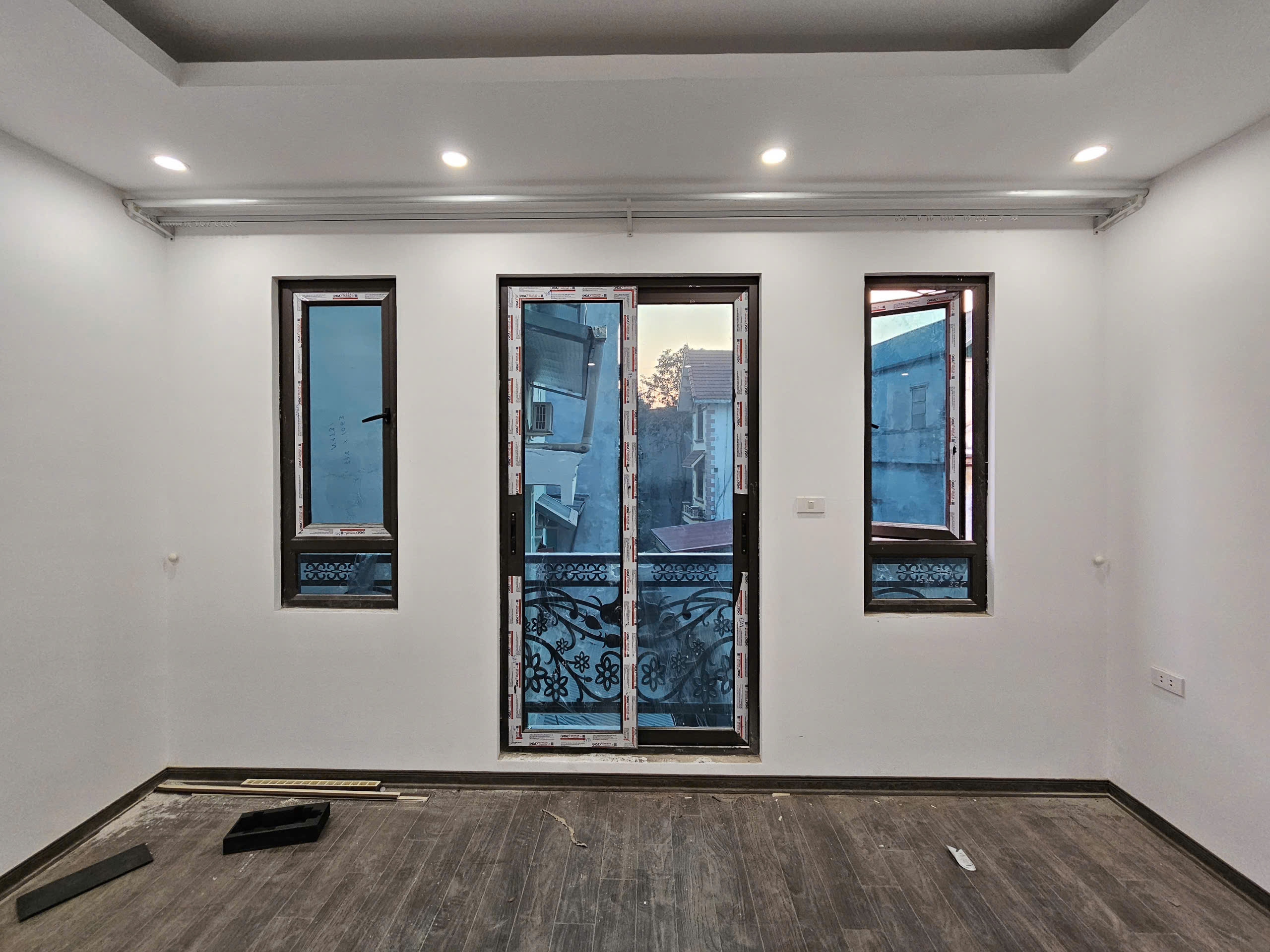 Bán nhà phố Thạch Bàn, Nhà 6 tầng, DT 39m2, MT 4.5m, 3PN, full nội thất, có thang máy, 2025