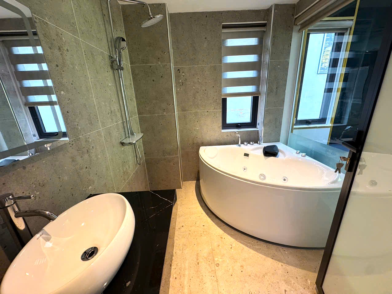 Bán nhà phân lô Nguyễn Văn Cừ, Gia Thụy, 8 tầng, DT 47m2, MT 4m, 4PN, Full nội thất