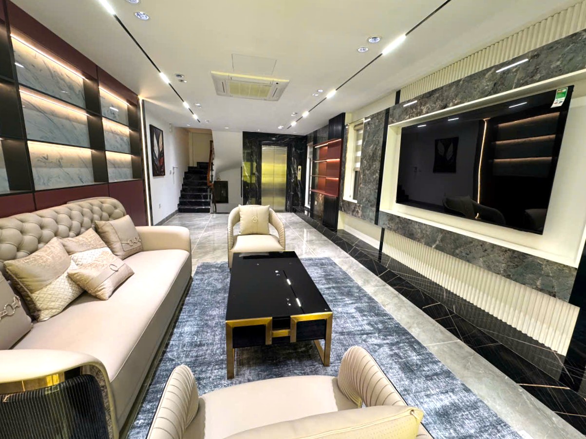 Bán nhà phân lô Nguyễn Văn Cừ, Gia Thụy, 8 tầng, DT 47m2, MT 4m, 4PN, Full nội thất