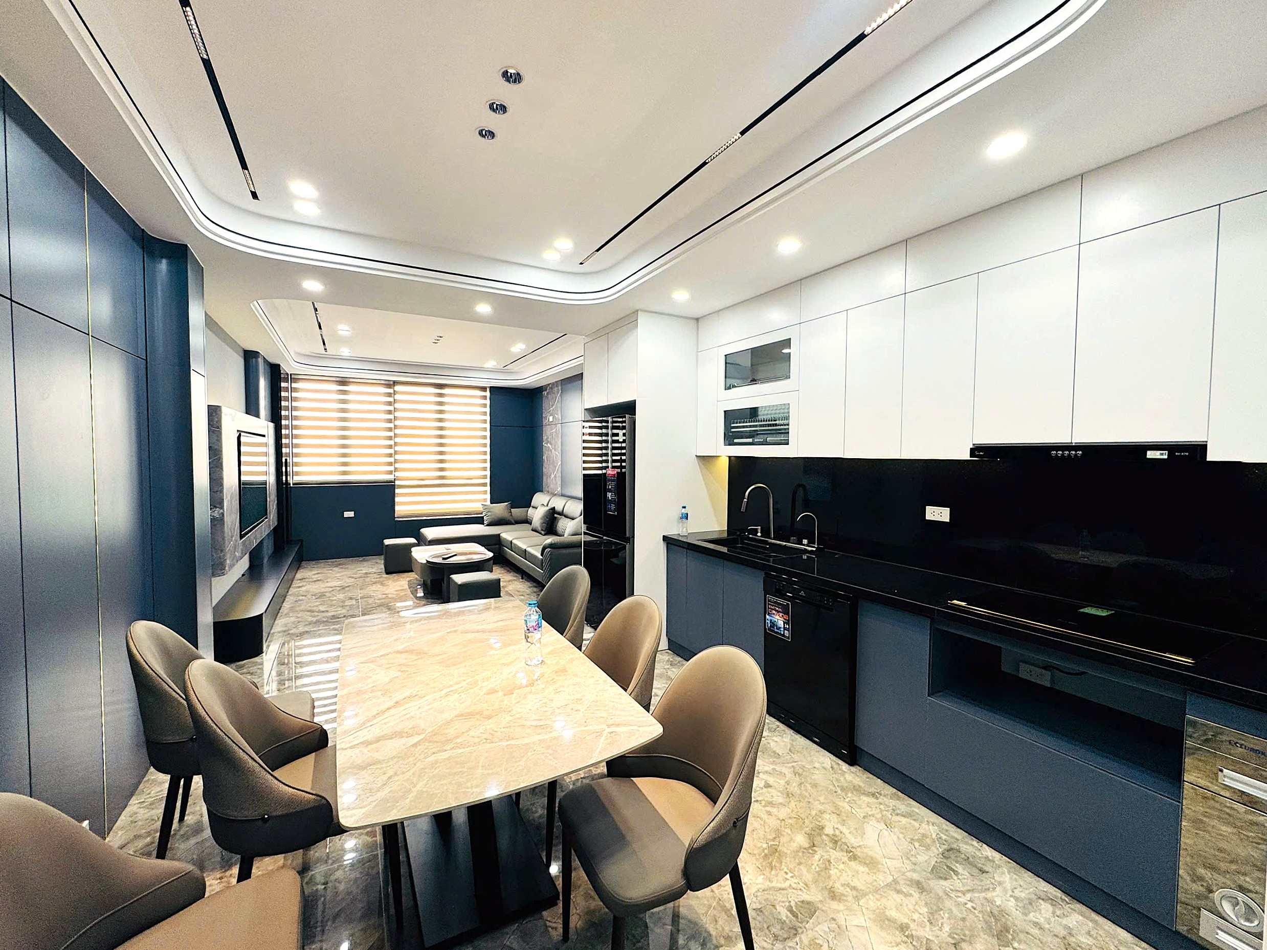Bán nhà phân lô phố Thanh Am, Việt Hưng, 6 tầng, DT 50m2, MT 4m, 4PN, full nội thất, đường 10m