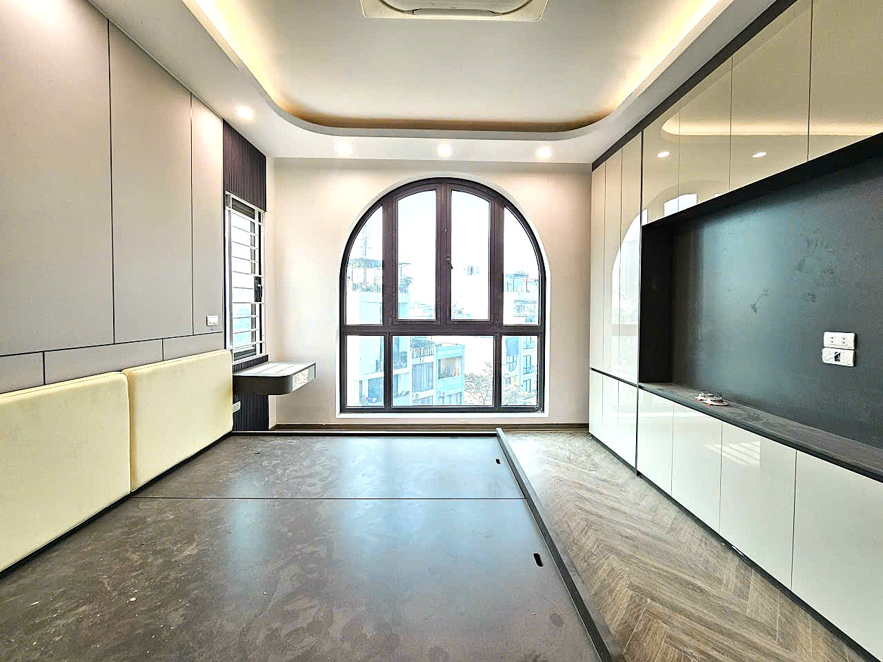 Bán nhà phân lô phố Cổ Linh, Thạch Bàn, 7 tầng, DT 40m2, MT 3.8m, 4PN, tiện kinh doanh