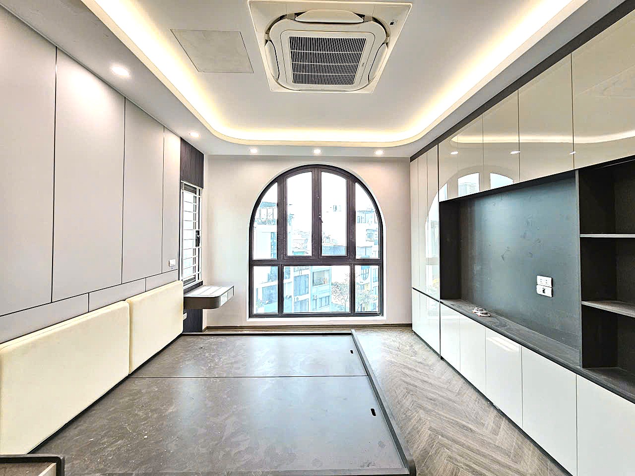 Bán nhà phân lô phố Cổ Linh, Thạch Bàn, 7 tầng, DT 40m2, MT 3.8m, 4PN, tiện kinh doanh