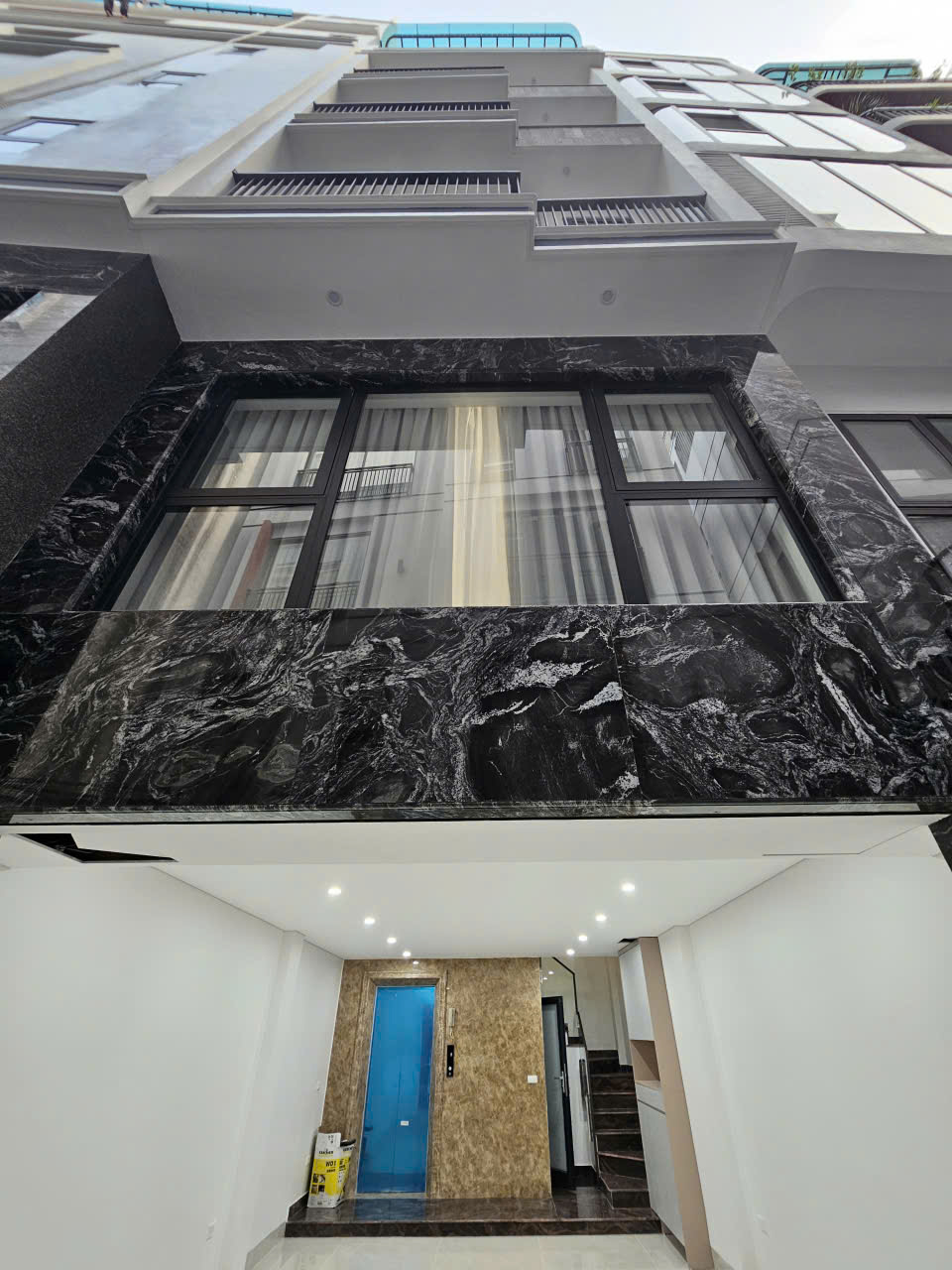 Bán nhà phố Gia Thượng, Ngọc Thụy, 7 tầng, DT 50m2, MT 4.5m, 3PN, có thang máy, gara