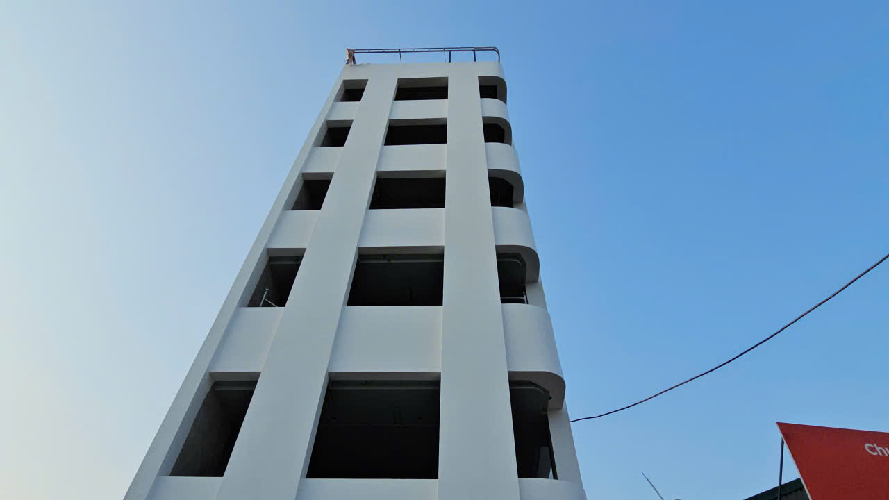 Bán nhà mặt ngõ Cổ Linh, Thạch Bàn, 8 tầng, DT 62m2, MT 6.5m, 5PN, tiện kinh doanh