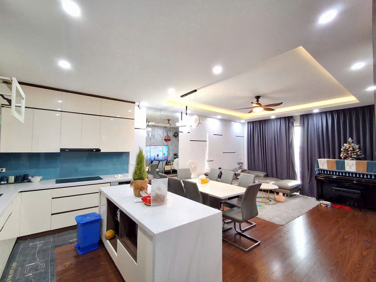 Bán nhà phân lô phố Thạch Bàn, 6 tầng, DT 90m2, MT 5.3m, 5PN, có thang máy, gara ô tô