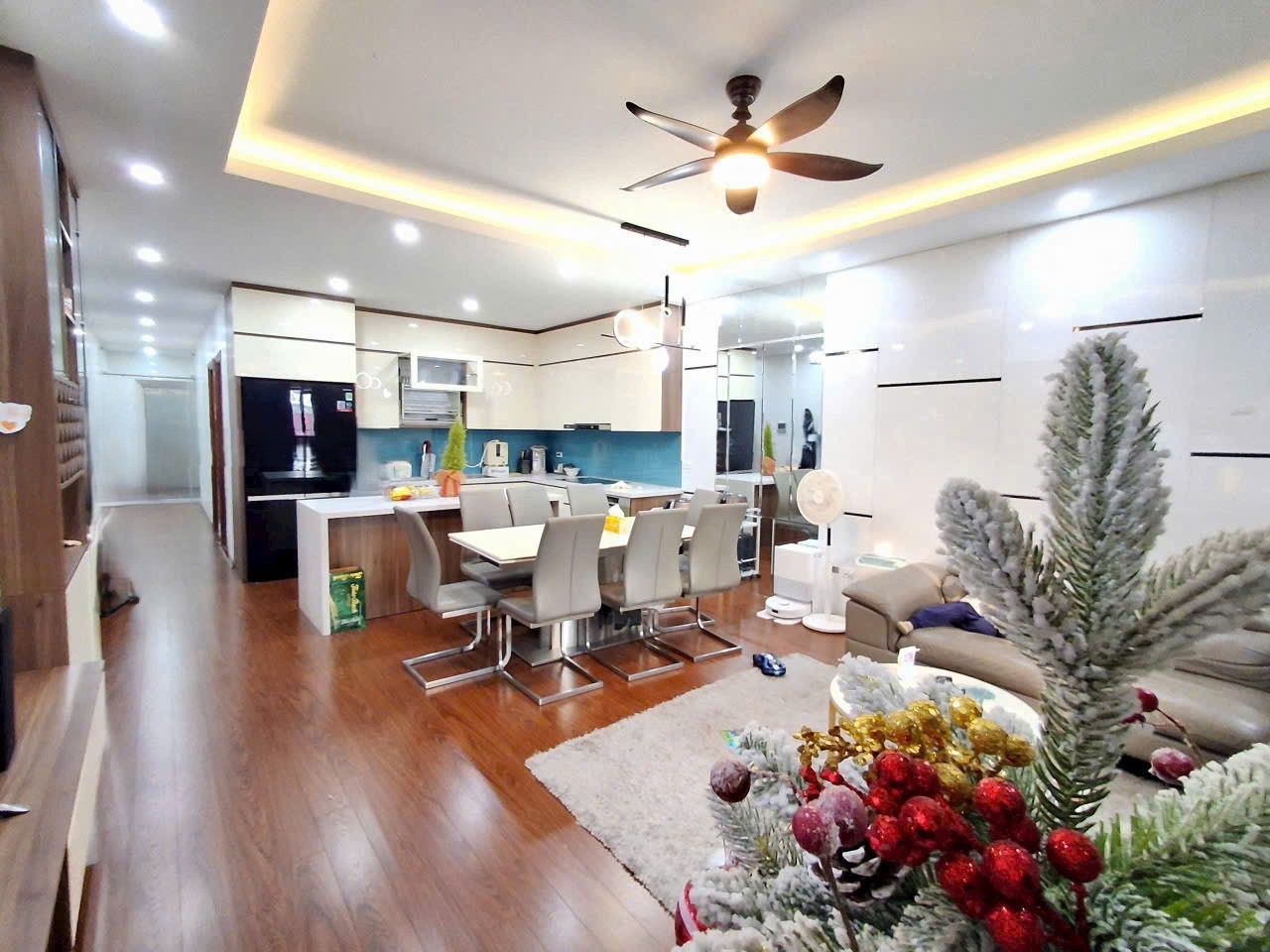 Bán nhà phân lô phố Thạch Bàn, 6 tầng, DT 90m2, MT 5.3m, 5PN, có thang máy, gara ô tô