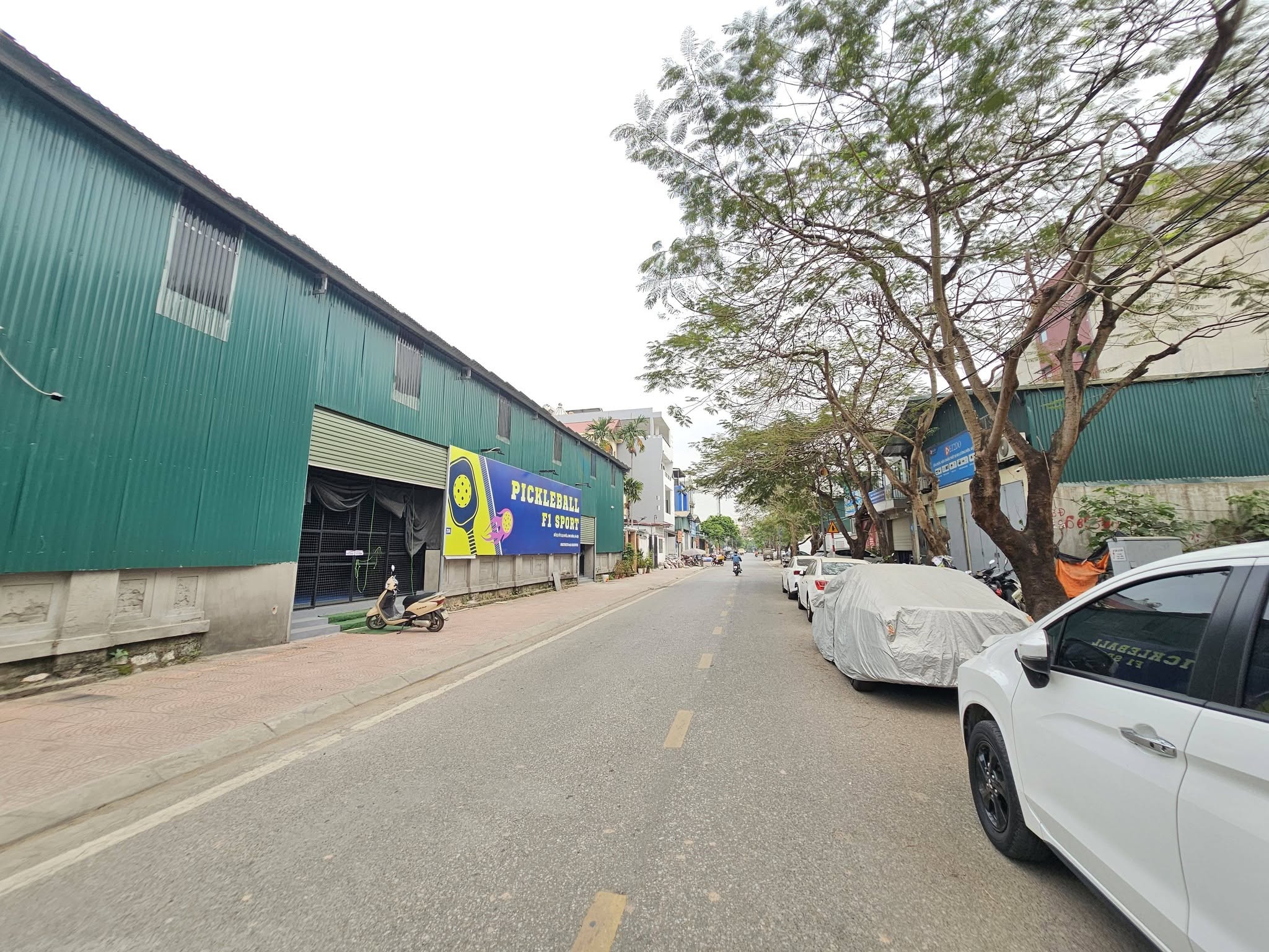 Bán đất mặt phố Hoa Động, Cự Khối, 81m2, MT 5.5m, đường 13.5m, tiện kinh doanh, VP cty