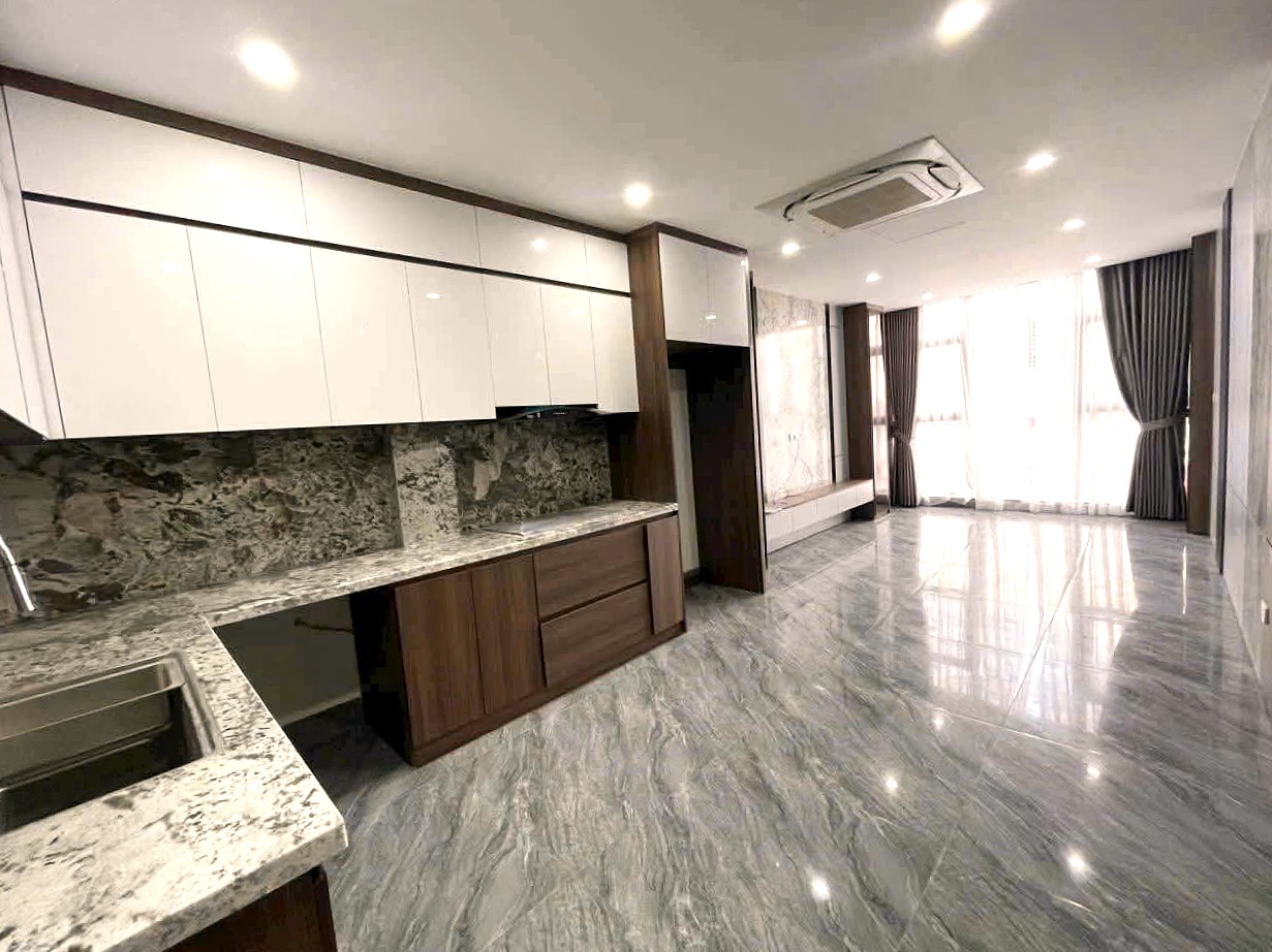 Bán nhà Ngõ 604 Ngọc Thụy, 6 tầng, DT 47m2, MT 3.4m, 3PN, thang máy, gara 2 ô tô