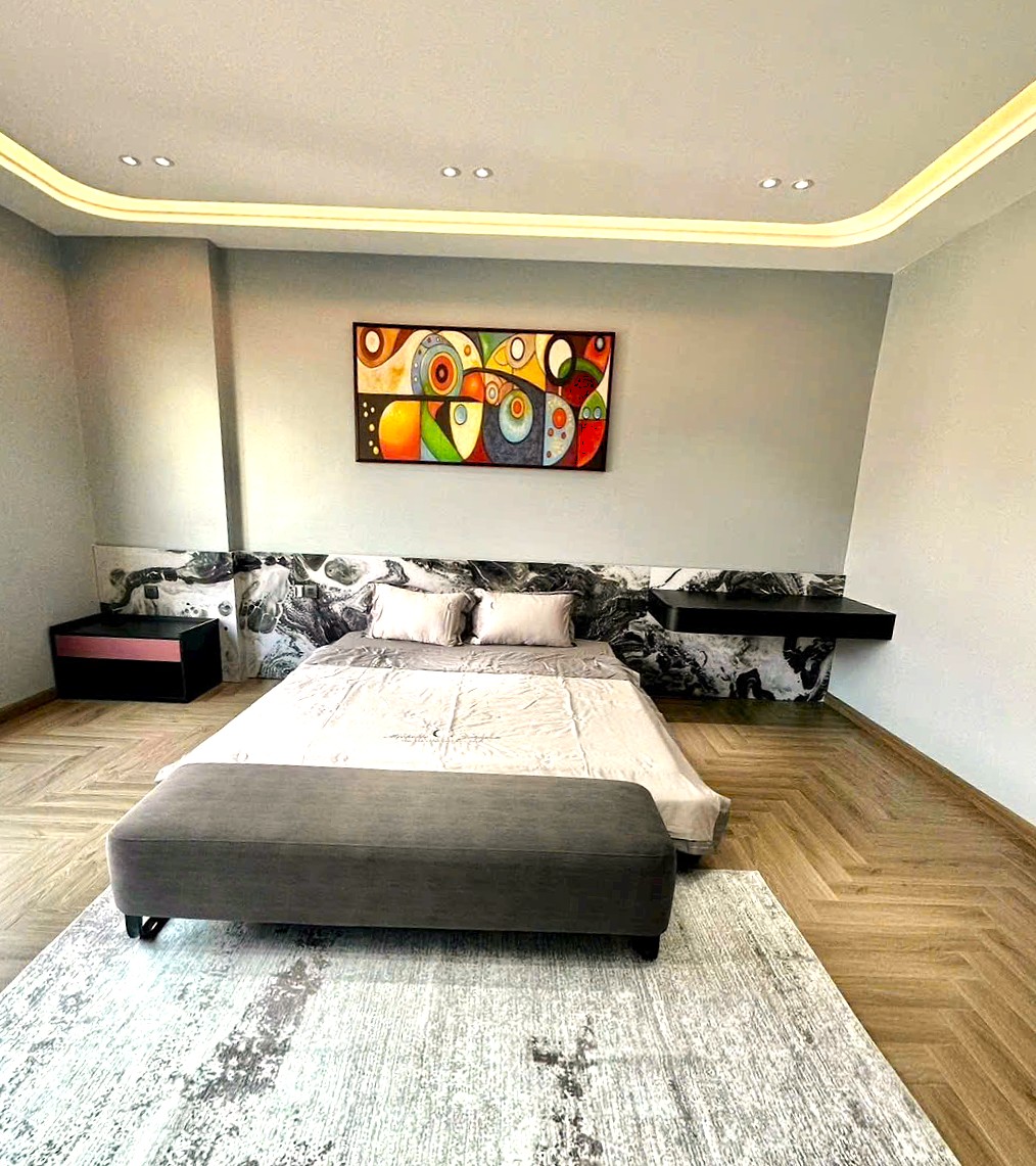 Bán nhà phố Ngô Gia Tự, Việt Hưng, 6 tầng, DT 110m2, MT 5.2m, 5PN, thang máy, gara ô tô