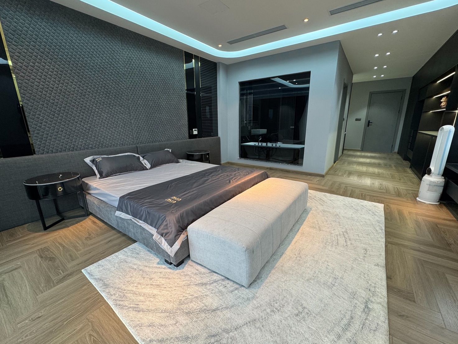 Bán nhà mặt ngõ Nguyễn Thời Trung, Thạch Bàn, 8 tầng, DT 90m2, MT 5m, 5PN, full nội thất