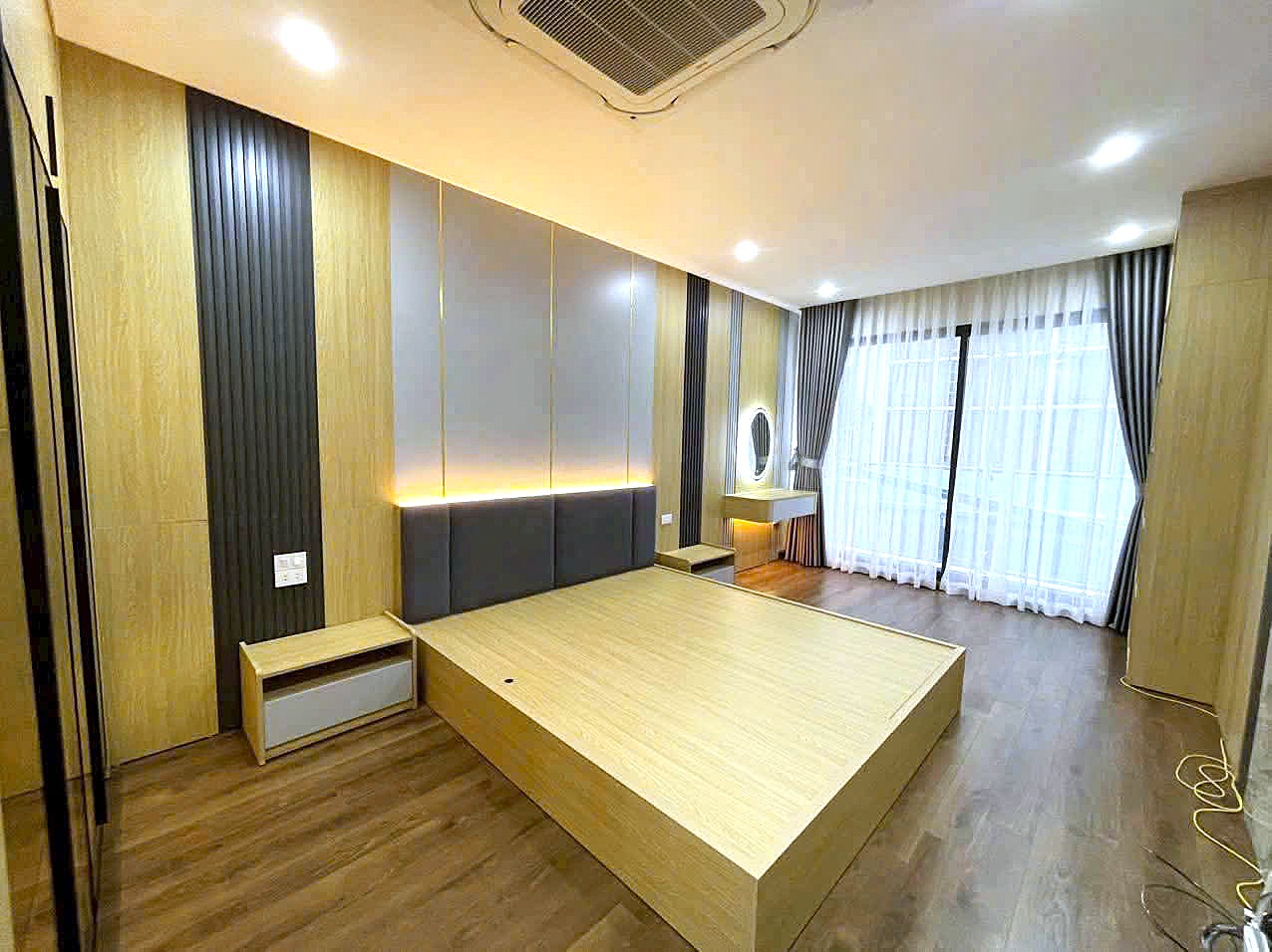 Bán nhà Ngõ 604 Ngọc Thụy, 6 tầng, DT 47m2, MT 3.4m, 3PN, thang máy, gara 2 ô tô