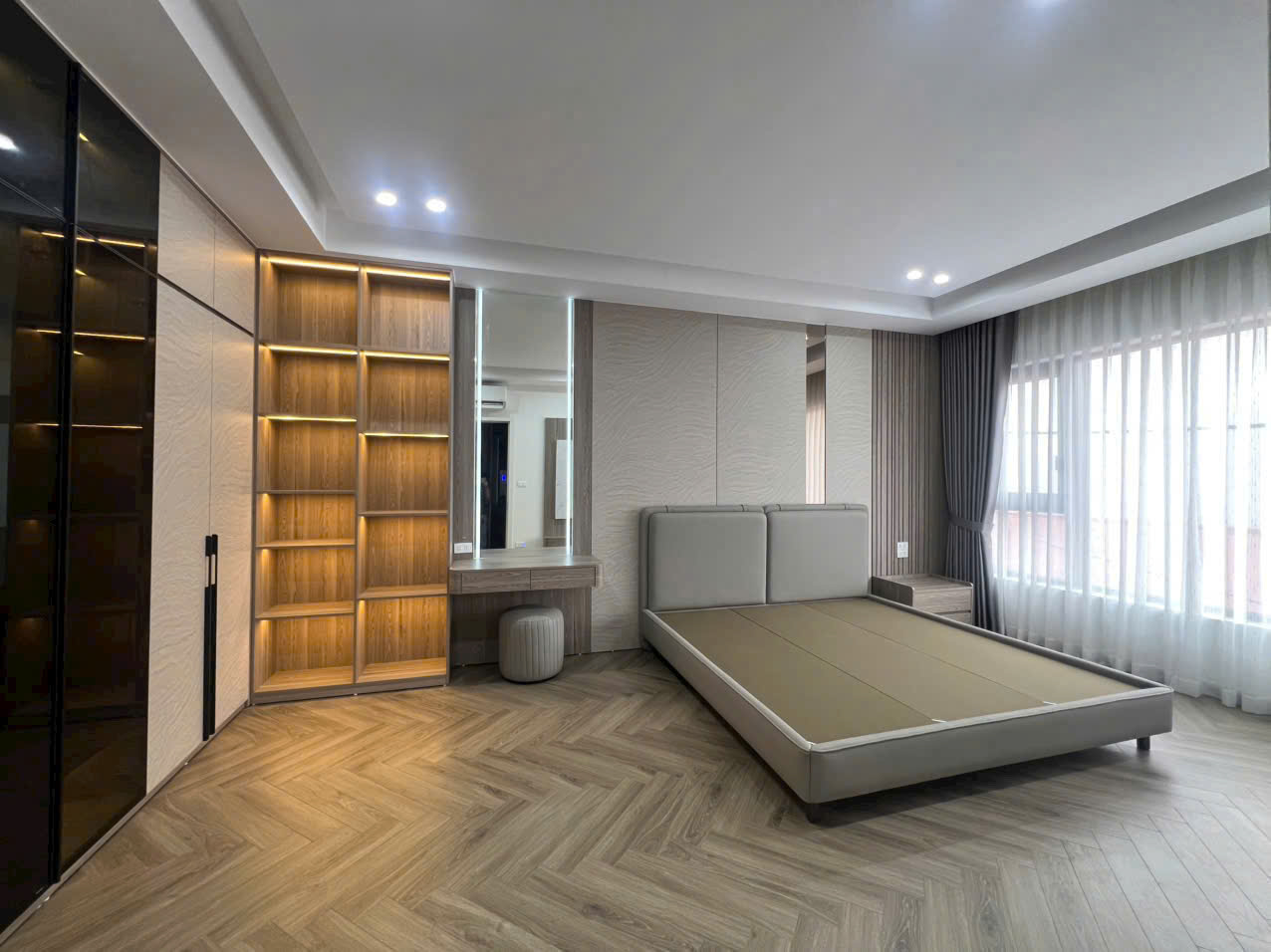 Bán nhà Ngõ 344 Ngọc Thụy, gần Trường Việt Pháp, 8 tầng, DT 51m2, MT 6m, thang máy, gara