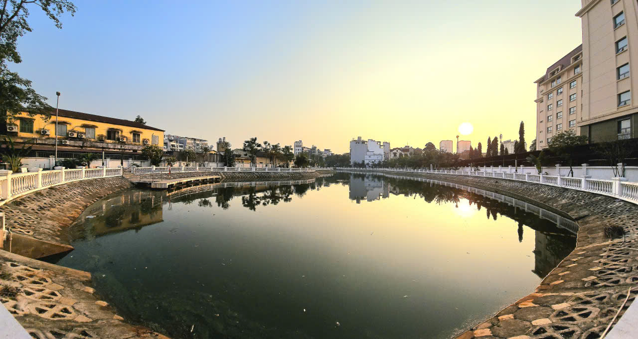 Bán nhà phố Lâm Hạ, gần hồ Hàng Không, 7 tầng, DT 68m2, MT 5m, 4PN, full nội thất