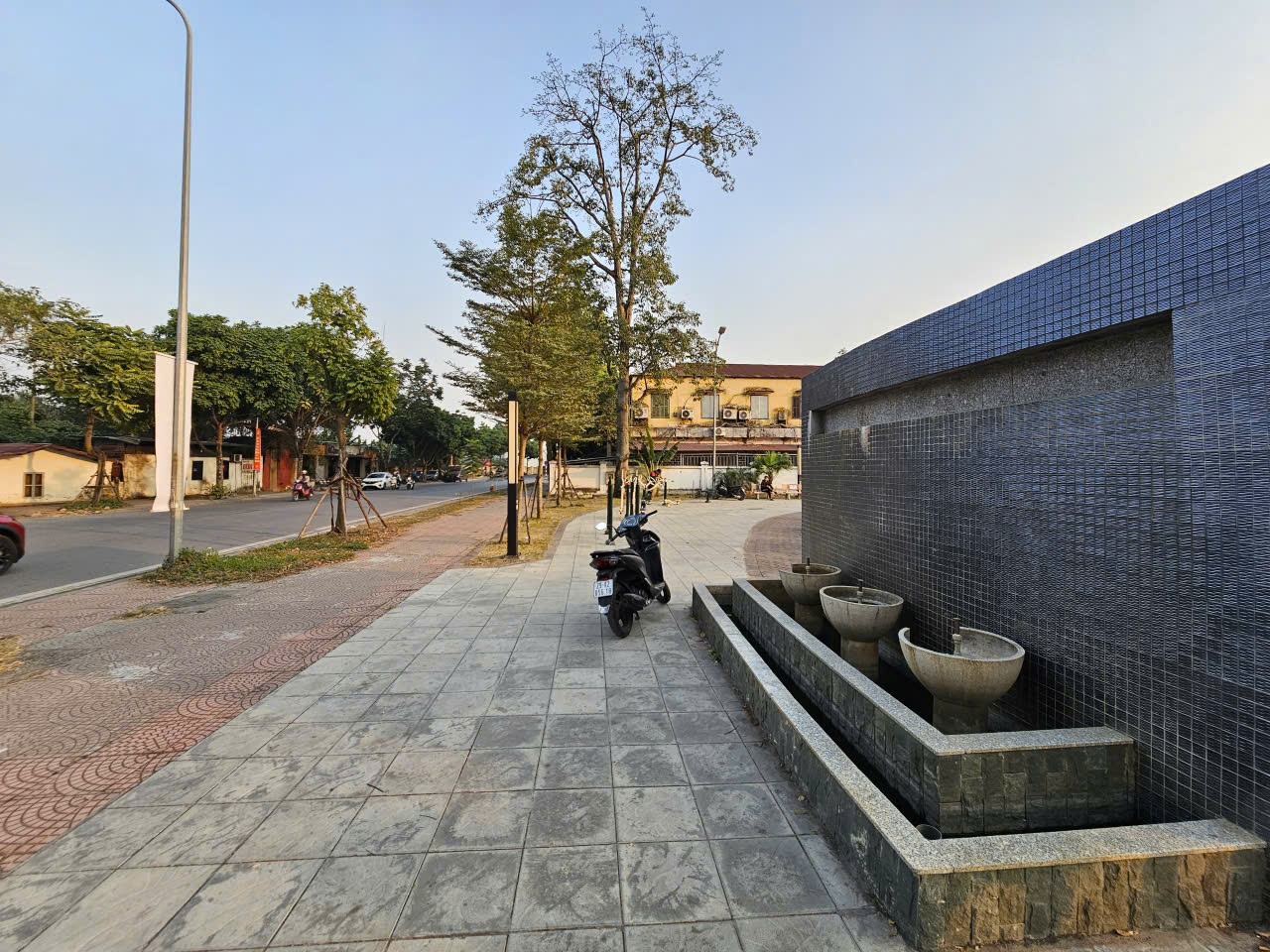 Bán nhà phố Lâm Hạ, gần hồ Hàng Không, 7 tầng, DT 68m2, MT 5m, 4PN, full nội thất