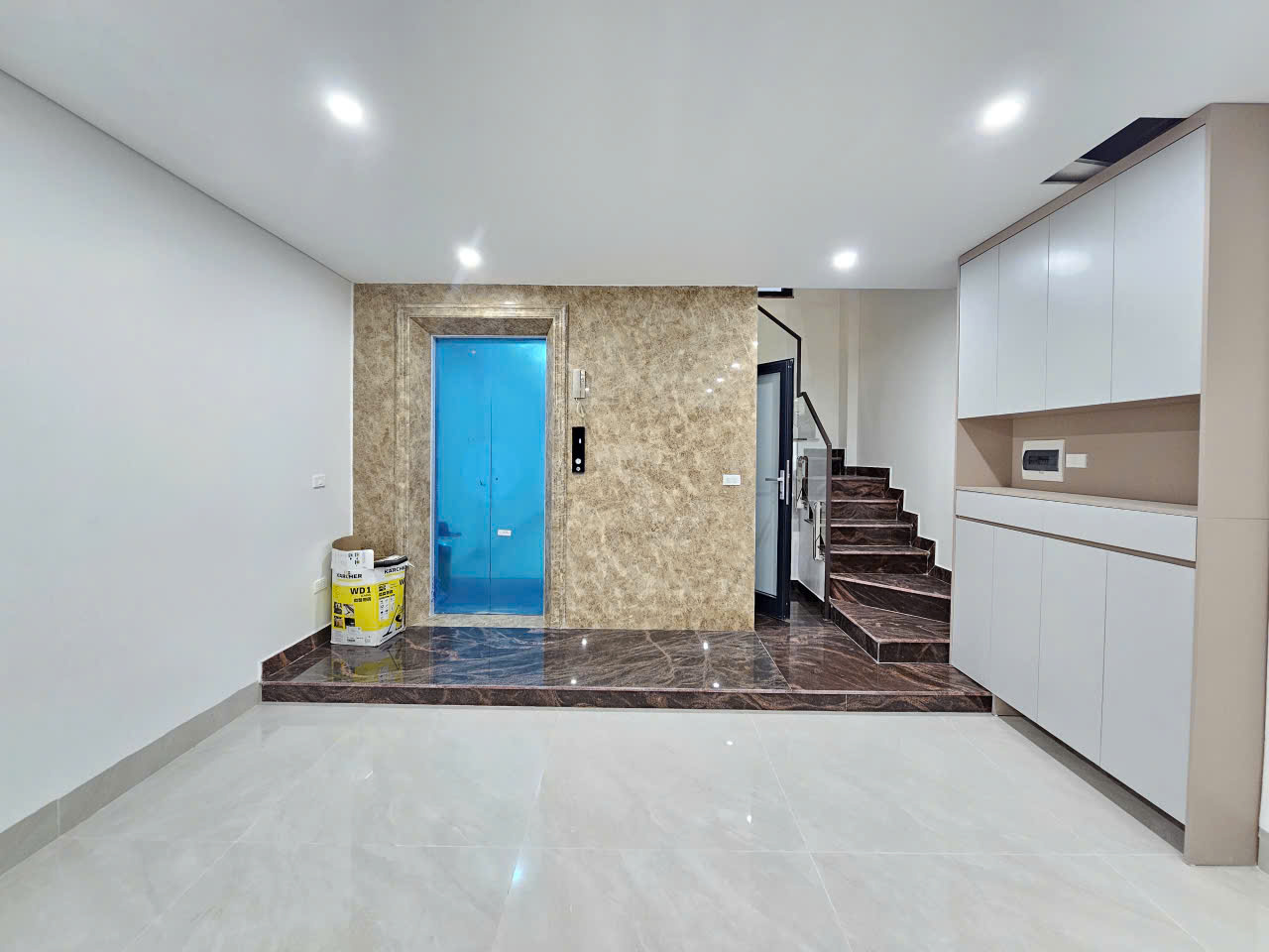 Bán nhà phố Gia Thượng, Ngọc Thụy, 7 tầng, DT 50m2, MT 4.5m, 3PN, có thang máy, gara