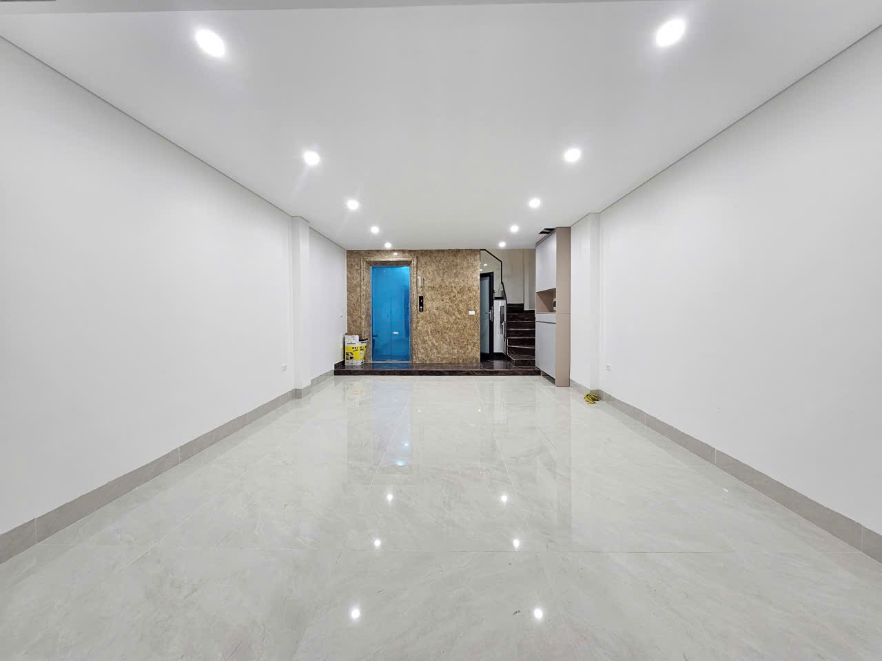 Bán nhà phố Gia Thượng, Ngọc Thụy, 7 tầng, DT 50m2, MT 4.5m, 3PN, có thang máy, gara