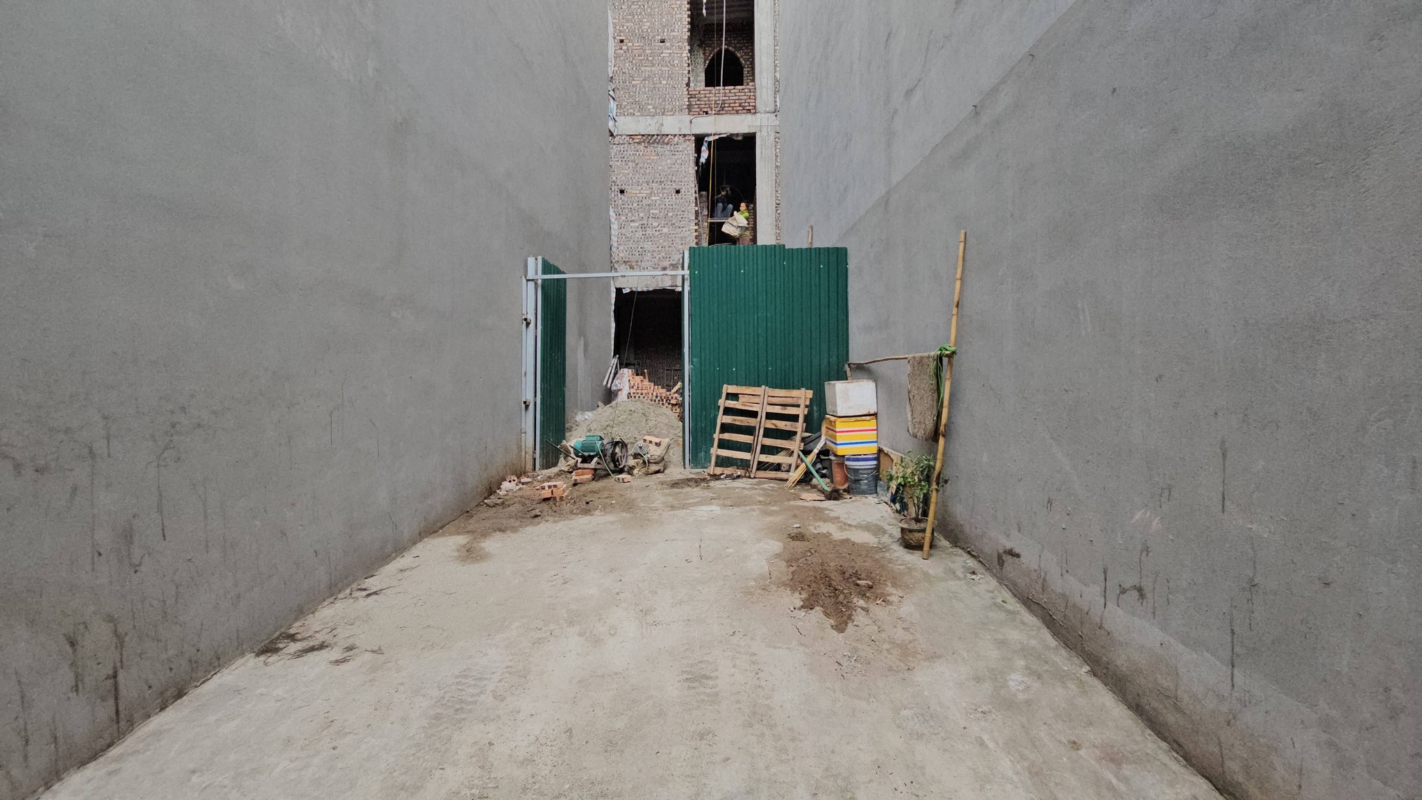 Bán đất phố Cầu Bây, gần Tiểu học Vũ Xuân Thiều, DT 43m2, MT 3.7m, ô tô 7 chỗ vào nhà