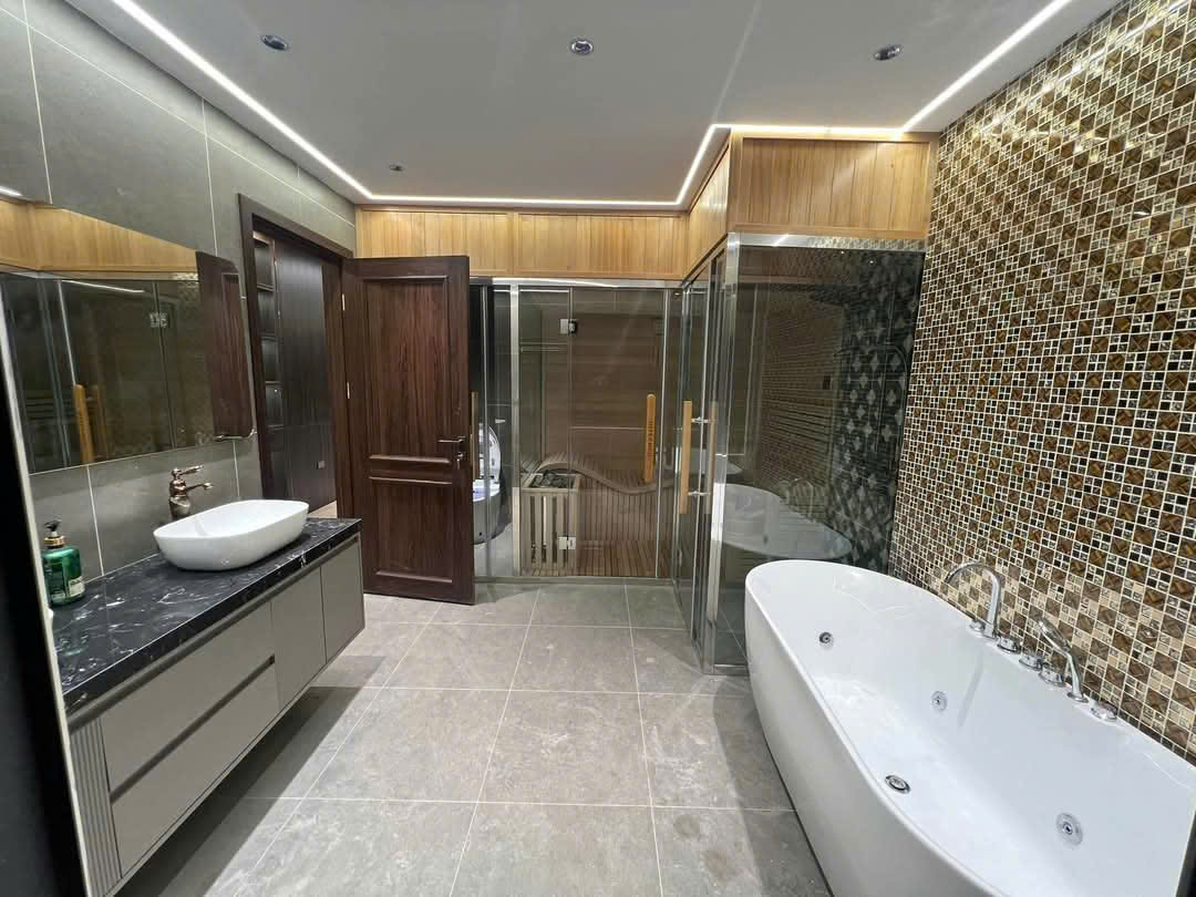 Bán nhà mặt ngõ Nguyễn Văn Cừ, 8 tầng, DT 100m2, MT 5m, có thang máy, ĐÃ BÁN