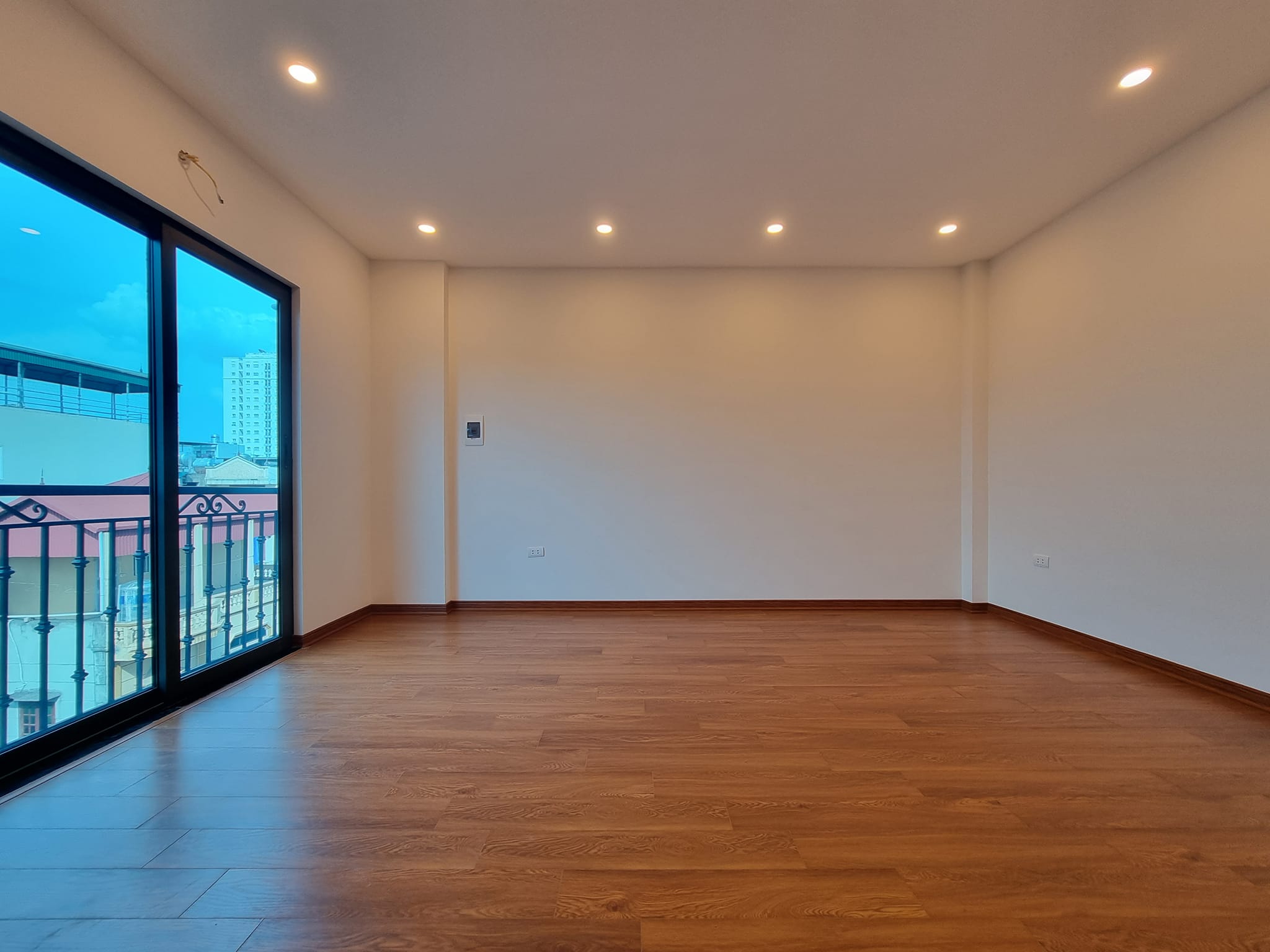 Bán nhà phố Cổ Linh, Thạch Bàn, nhà 6 tầng, DT 40m2, MT 4m, có thang máy, ĐÃ BÁN